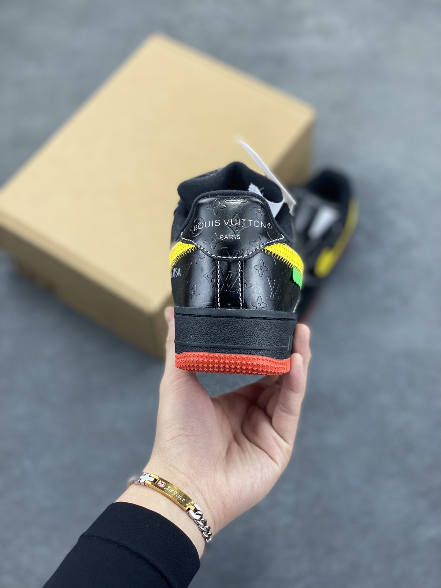 图片[4]-福利特价 NK Air Force 1 空军一号 LV联名 原楦头原纸板 打造纯正空军版型#专注外贸渠道 全掌内置蜂窝气垫 #原盒配件 原厂中底钢印、拉帮完美 货号：1A9VD01 尺码：36 36.5 37.5 38 38.5 39 40 40.5 41 42 42.5 43 44 44.5 45-选品中心