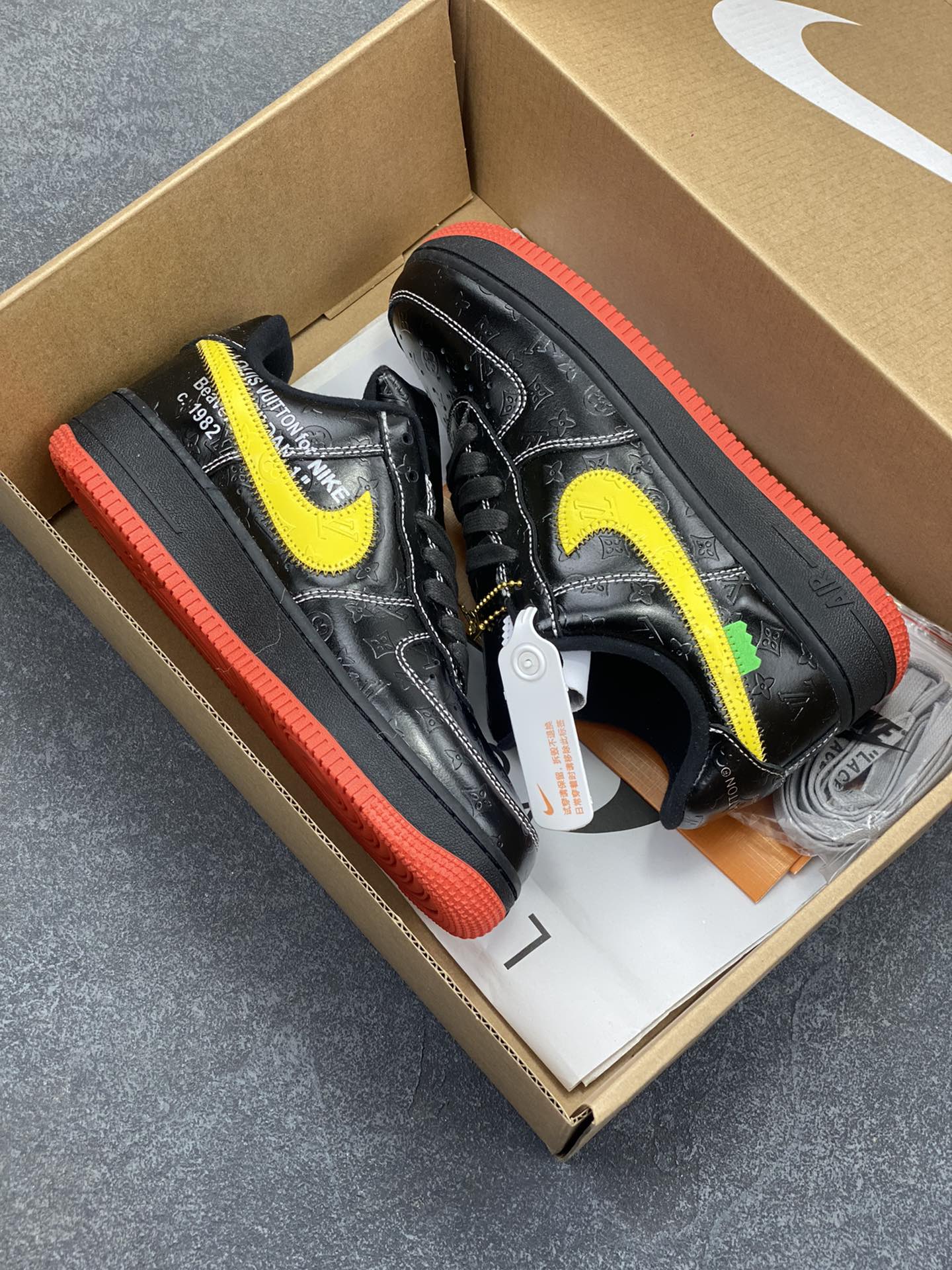 图片[9]-福利特价 NK Air Force 1 空军一号 LV联名 原楦头原纸板 打造纯正空军版型#专注外贸渠道 全掌内置蜂窝气垫 #原盒配件 原厂中底钢印、拉帮完美 货号：1A9VD01 尺码：36 36.5 37.5 38 38.5 39 40 40.5 41 42 42.5 43 44 44.5 45-选品中心