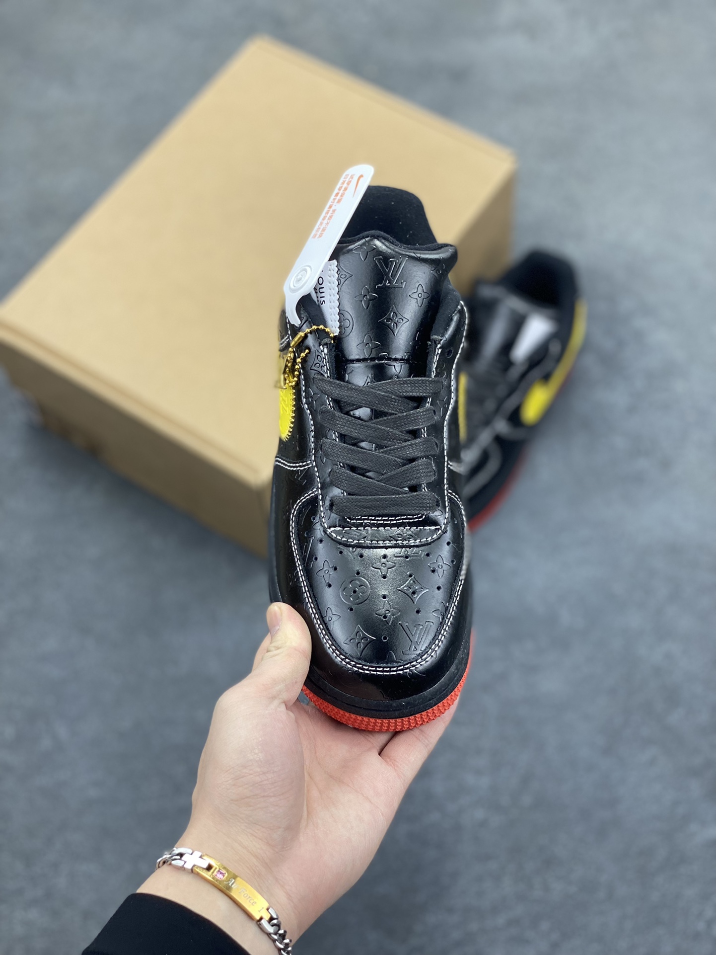 图片[2]-福利特价 NK Air Force 1 空军一号 LV联名 原楦头原纸板 打造纯正空军版型#专注外贸渠道 全掌内置蜂窝气垫 #原盒配件 原厂中底钢印、拉帮完美 货号：1A9VD01 尺码：36 36.5 37.5 38 38.5 39 40 40.5 41 42 42.5 43 44 44.5 45-选品中心