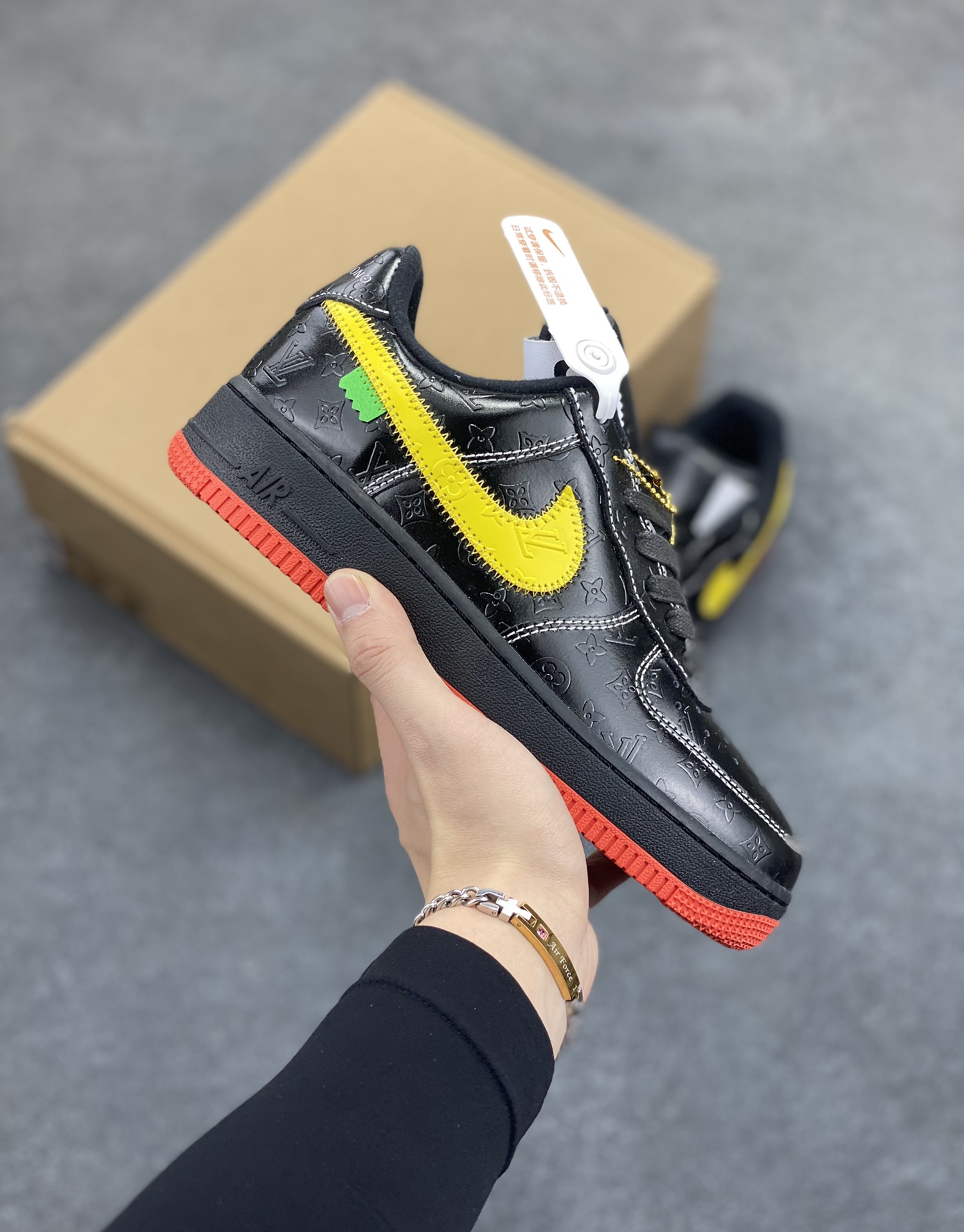 福利特价 NK Air Force 1 空军一号 LV联名 原楦头原纸板 打造纯正空军版型#专注外贸渠道 全掌内置蜂窝气垫 #原盒配件 原厂中底钢印、拉帮完美 货号:1A9VD01 尺码:36 36.5 37.5 38 38.5 39 40 40.5 41 42 42.5 43 44 44.5 45-选品中心