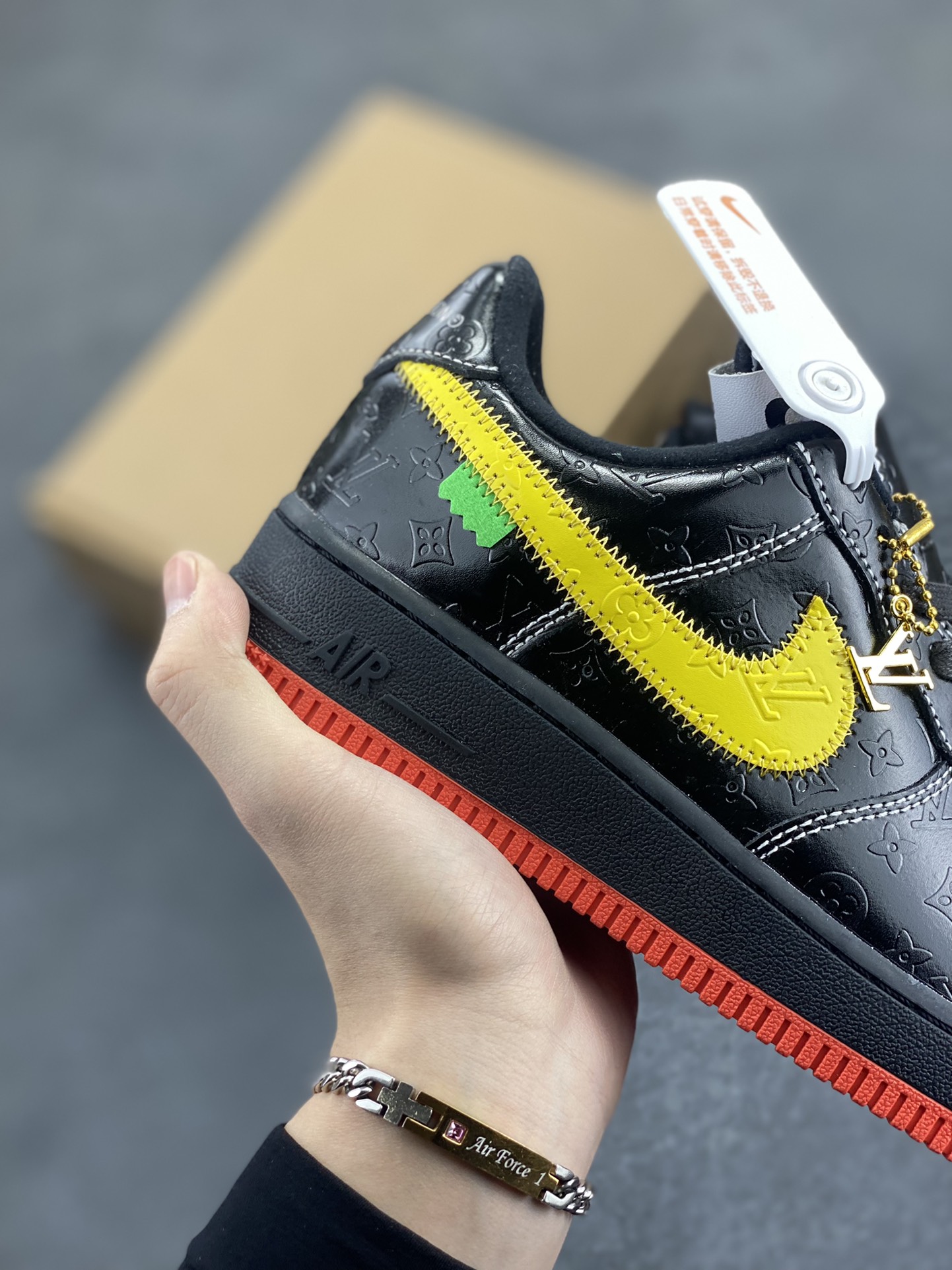 图片[6]-福利特价 NK Air Force 1 空军一号 LV联名 原楦头原纸板 打造纯正空军版型#专注外贸渠道 全掌内置蜂窝气垫 #原盒配件 原厂中底钢印、拉帮完美 货号：1A9VD01 尺码：36 36.5 37.5 38 38.5 39 40 40.5 41 42 42.5 43 44 44.5 45-选品中心