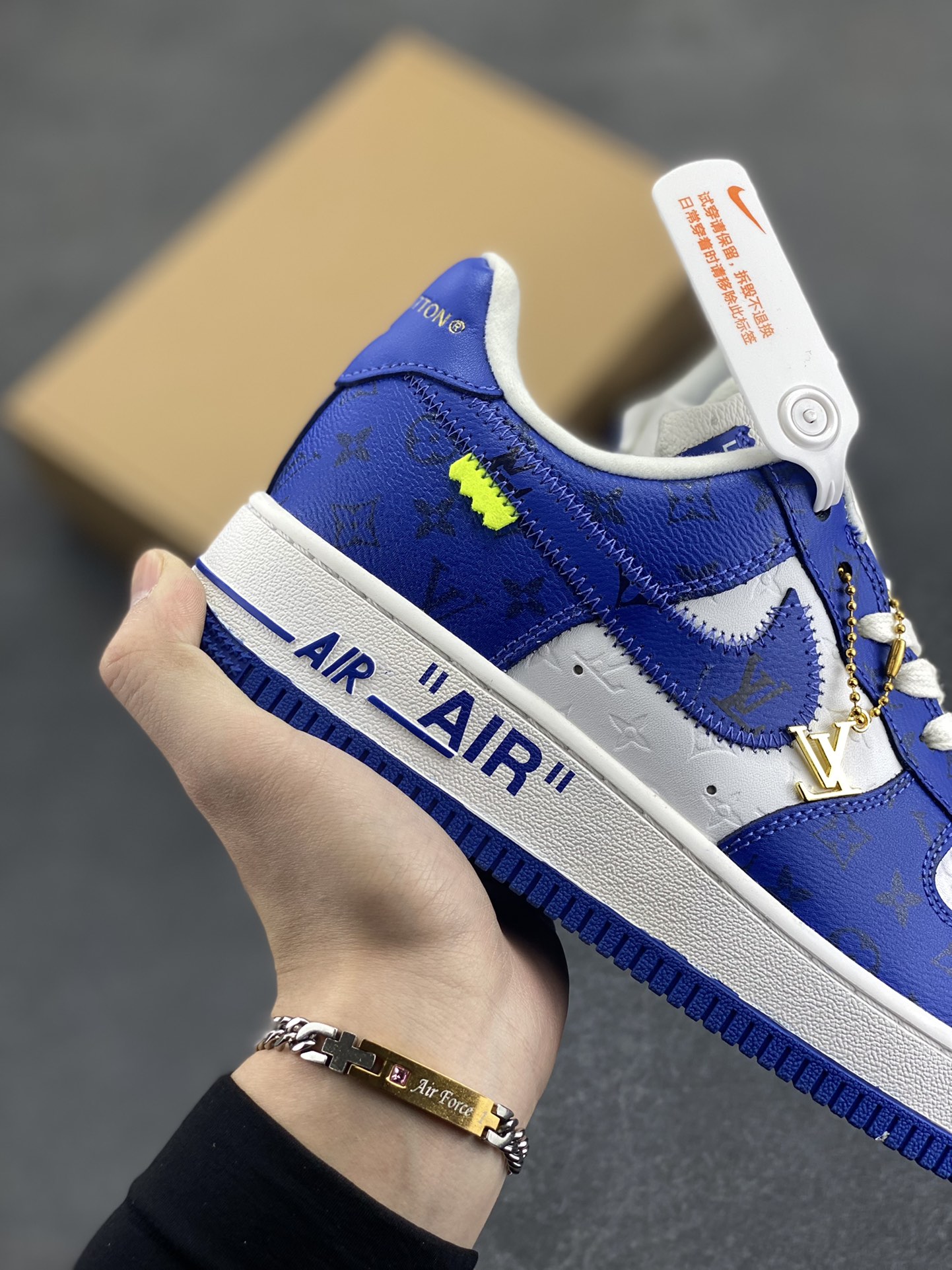 图片[6]-福利特价 NK Air Force 1 空军一号 LV联名 原楦头原纸板 打造纯正空军版型#专注外贸渠道 全掌内置蜂窝气垫 #原盒配件 原厂中底钢印、拉帮完美 货号：1A9VA0 尺码：36 36.5 37.5 38 38.5 39 40 40.5 41 42 42.5 43 44 44.5 45-选品中心