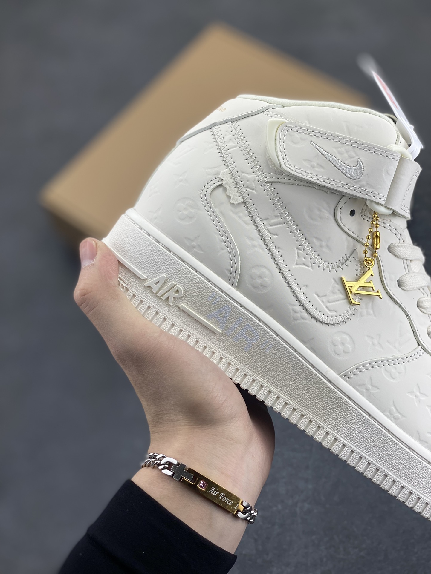 图片[6]-福利特价 NK Air Force 1 空军一号 LV联名 原楦头原纸板 打造纯正空军版型#专注外贸渠道 全掌内置蜂窝气垫 #原盒配件 原厂中底钢印、拉帮完美 货号：1A9V8Z 尺码：36 36.5 37.5 38 38.5 39 40 40.5 41 42 42.5 43 44 44.5 45-选品中心