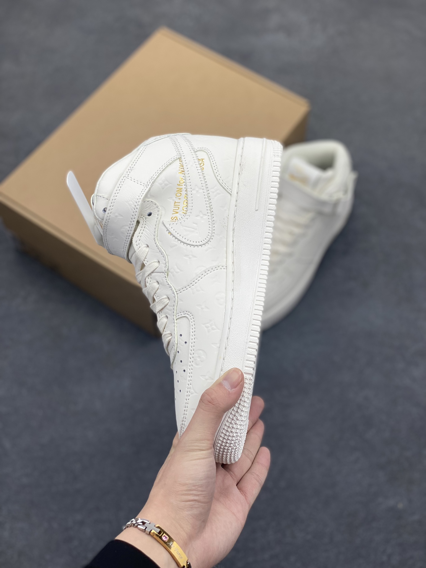 图片[3]-福利特价 NK Air Force 1 空军一号 LV联名 原楦头原纸板 打造纯正空军版型#专注外贸渠道 全掌内置蜂窝气垫 #原盒配件 原厂中底钢印、拉帮完美 货号：1A9V8Z 尺码：36 36.5 37.5 38 38.5 39 40 40.5 41 42 42.5 43 44 44.5 45-选品中心