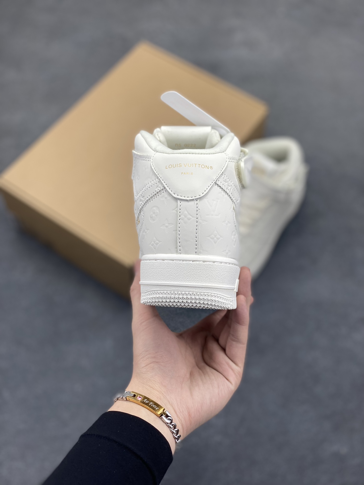 图片[4]-福利特价 NK Air Force 1 空军一号 LV联名 原楦头原纸板 打造纯正空军版型#专注外贸渠道 全掌内置蜂窝气垫 #原盒配件 原厂中底钢印、拉帮完美 货号：1A9V8Z 尺码：36 36.5 37.5 38 38.5 39 40 40.5 41 42 42.5 43 44 44.5 45-选品中心