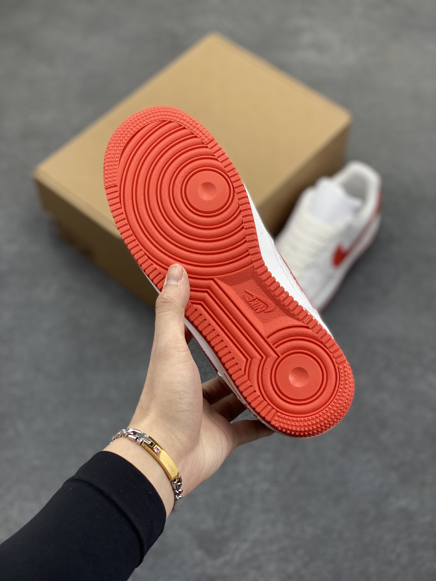 图片[5]-福利特价 NK Air Force 1 空军一号 LV联名 原楦头原纸板 打造纯正空军版型#专注外贸渠道 全掌内置蜂窝气垫 #原盒配件 原厂中底钢印、拉帮完美 货号：1A9V78 尺码：36 36.5 37.5 38 38.5 39 40 40.5 41 42 42.5 43 44 44.5 45-选品中心