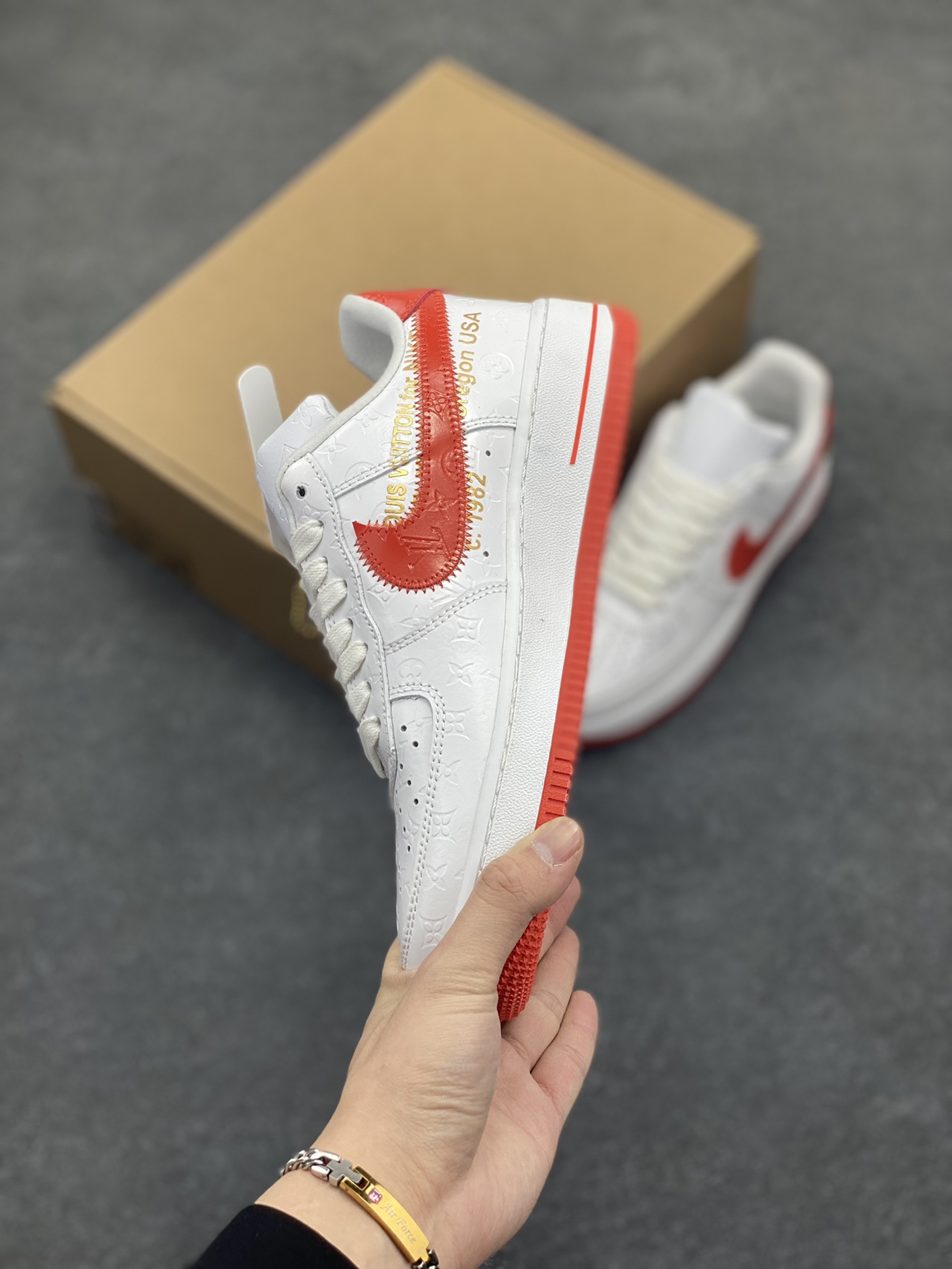 图片[3]-福利特价 NK Air Force 1 空军一号 LV联名 原楦头原纸板 打造纯正空军版型#专注外贸渠道 全掌内置蜂窝气垫 #原盒配件 原厂中底钢印、拉帮完美 货号：1A9V78 尺码：36 36.5 37.5 38 38.5 39 40 40.5 41 42 42.5 43 44 44.5 45-选品中心