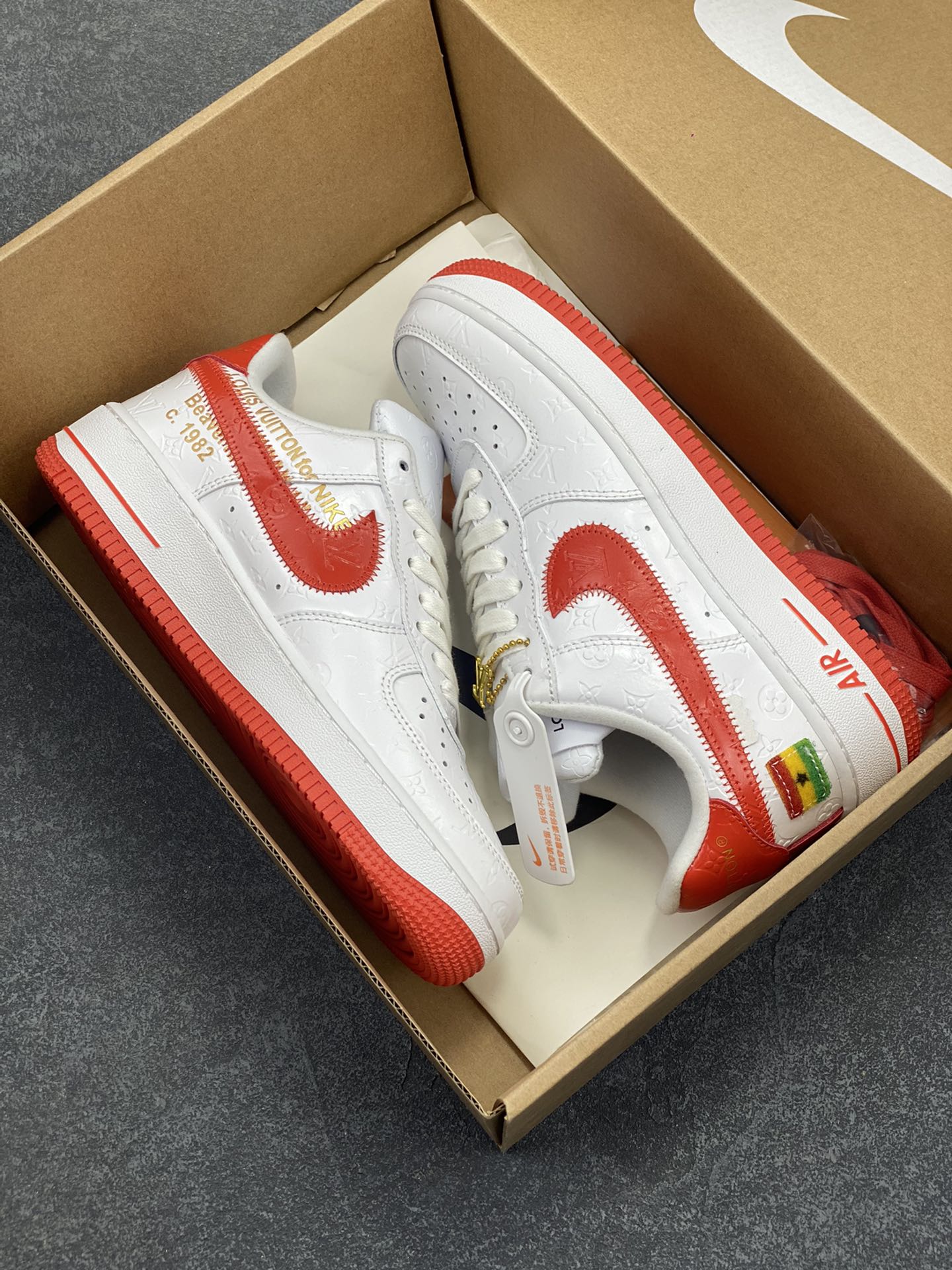 图片[9]-福利特价 NK Air Force 1 空军一号 LV联名 原楦头原纸板 打造纯正空军版型#专注外贸渠道 全掌内置蜂窝气垫 #原盒配件 原厂中底钢印、拉帮完美 货号：1A9V78 尺码：36 36.5 37.5 38 38.5 39 40 40.5 41 42 42.5 43 44 44.5 45-选品中心