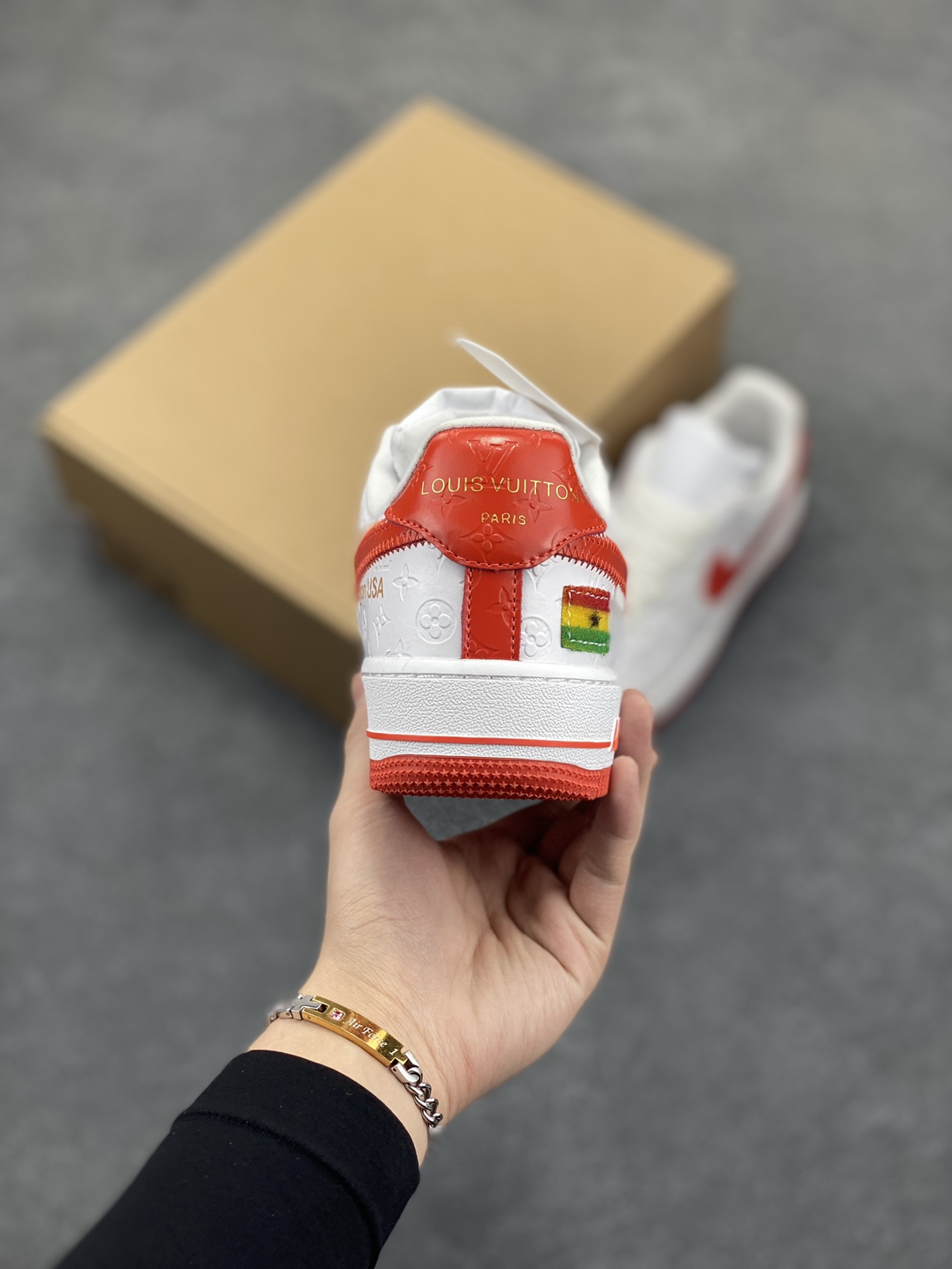 图片[4]-福利特价 NK Air Force 1 空军一号 LV联名 原楦头原纸板 打造纯正空军版型#专注外贸渠道 全掌内置蜂窝气垫 #原盒配件 原厂中底钢印、拉帮完美 货号：1A9V78 尺码：36 36.5 37.5 38 38.5 39 40 40.5 41 42 42.5 43 44 44.5 45-选品中心