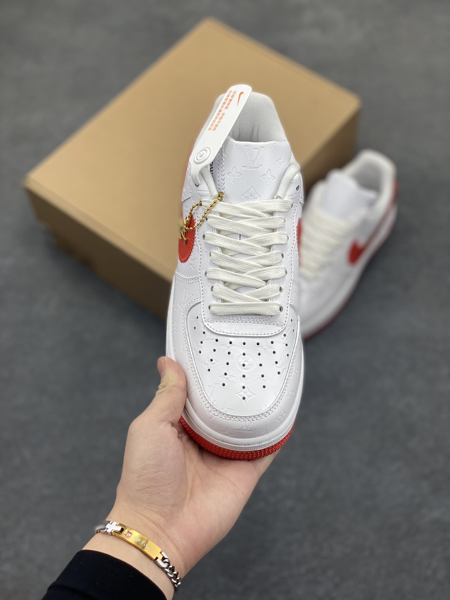 图片[2]-福利特价 NK Air Force 1 空军一号 LV联名 原楦头原纸板 打造纯正空军版型#专注外贸渠道 全掌内置蜂窝气垫 #原盒配件 原厂中底钢印、拉帮完美 货号：1A9V78 尺码：36 36.5 37.5 38 38.5 39 40 40.5 41 42 42.5 43 44 44.5 45-选品中心