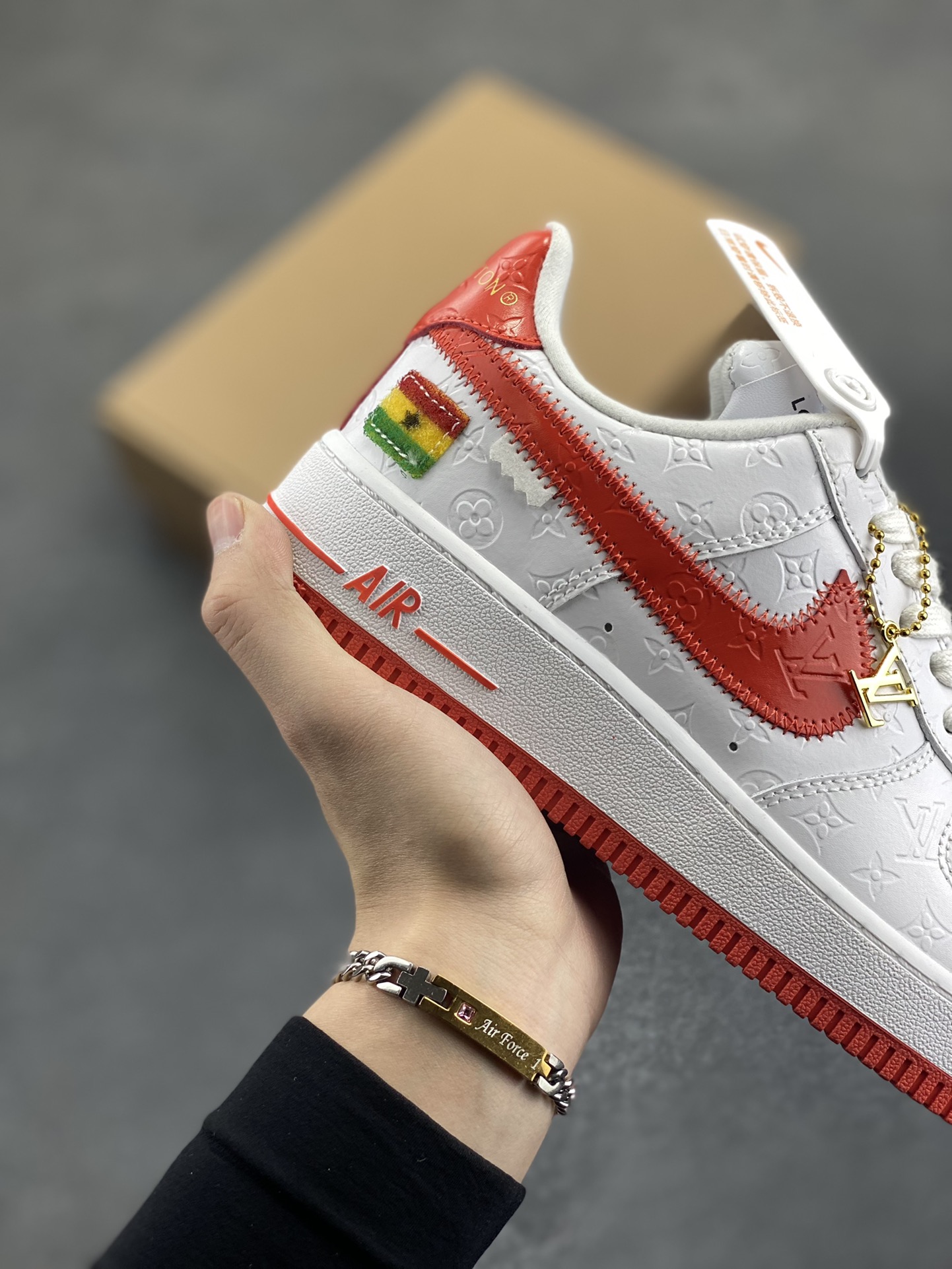 图片[6]-福利特价 NK Air Force 1 空军一号 LV联名 原楦头原纸板 打造纯正空军版型#专注外贸渠道 全掌内置蜂窝气垫 #原盒配件 原厂中底钢印、拉帮完美 货号：1A9V78 尺码：36 36.5 37.5 38 38.5 39 40 40.5 41 42 42.5 43 44 44.5 45-选品中心