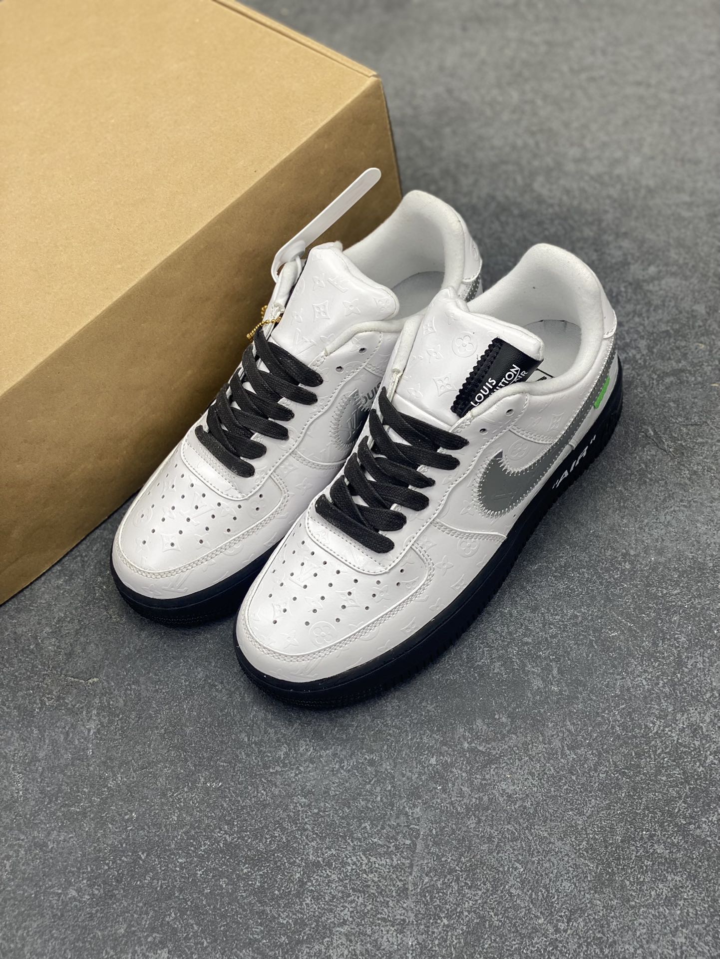 图片[8]-福利特价 NK Air Force 1 空军一号 LV联名 原楦头原纸板 打造纯正空军版型#专注外贸渠道 全掌内置蜂窝气垫 #原盒配件 原厂中底钢印、拉帮完美 货号：1A9V80 尺码：36 36.5 37.5 38 38.5 39 40 40.5 41 42 42.5 43 44 44.5 45-选品中心