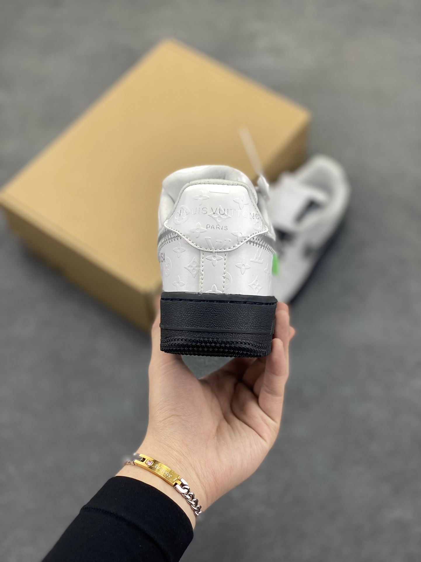 图片[4]-福利特价 NK Air Force 1 空军一号 LV联名 原楦头原纸板 打造纯正空军版型#专注外贸渠道 全掌内置蜂窝气垫 #原盒配件 原厂中底钢印、拉帮完美 货号：1A9V80 尺码：36 36.5 37.5 38 38.5 39 40 40.5 41 42 42.5 43 44 44.5 45-选品中心