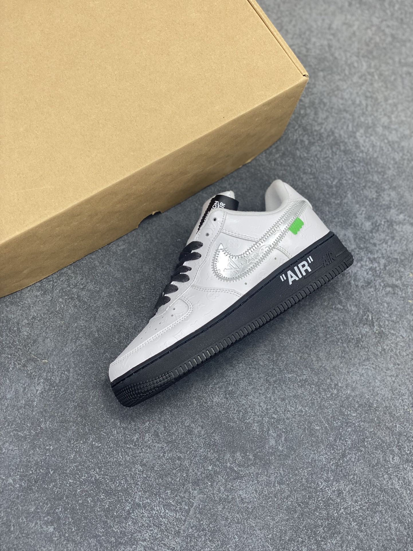 图片[7]-福利特价 NK Air Force 1 空军一号 LV联名 原楦头原纸板 打造纯正空军版型#专注外贸渠道 全掌内置蜂窝气垫 #原盒配件 原厂中底钢印、拉帮完美 货号：1A9V80 尺码：36 36.5 37.5 38 38.5 39 40 40.5 41 42 42.5 43 44 44.5 45-选品中心