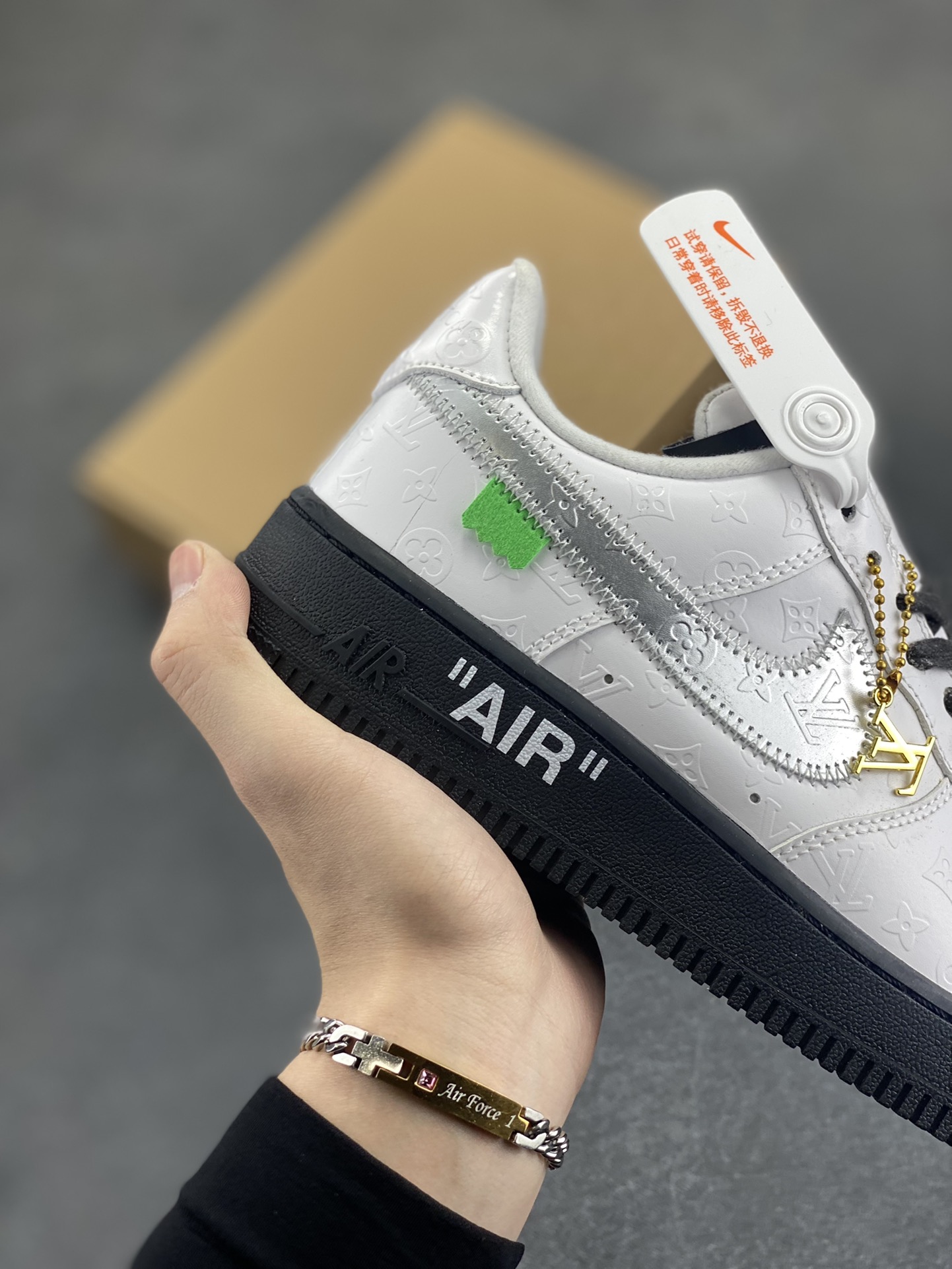 图片[6]-福利特价 NK Air Force 1 空军一号 LV联名 原楦头原纸板 打造纯正空军版型#专注外贸渠道 全掌内置蜂窝气垫 #原盒配件 原厂中底钢印、拉帮完美 货号：1A9V80 尺码：36 36.5 37.5 38 38.5 39 40 40.5 41 42 42.5 43 44 44.5 45-选品中心