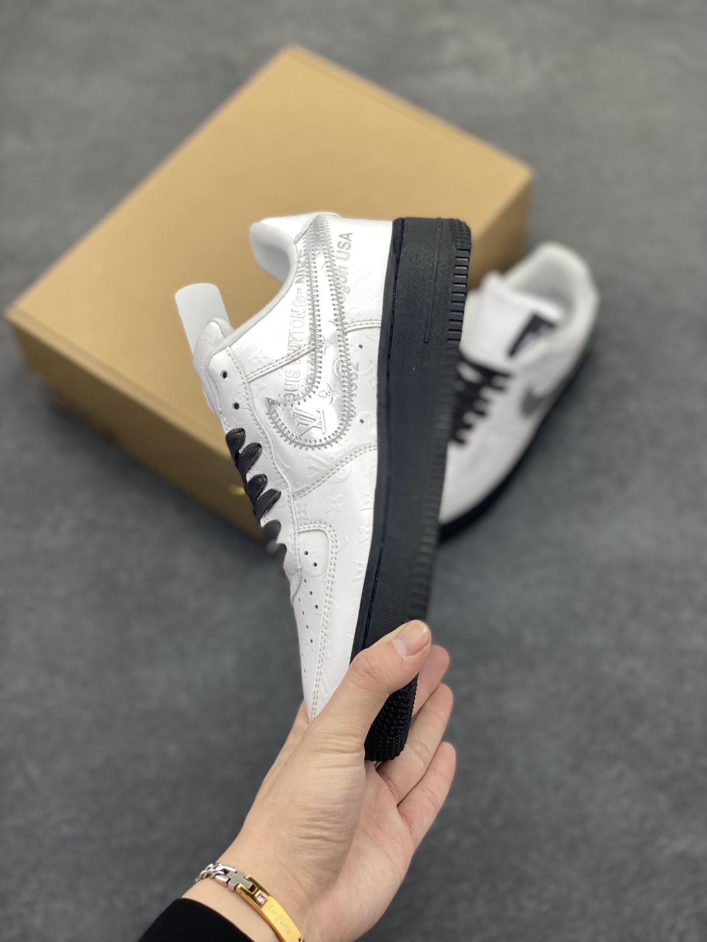 图片[3]-福利特价 NK Air Force 1 空军一号 LV联名 原楦头原纸板 打造纯正空军版型#专注外贸渠道 全掌内置蜂窝气垫 #原盒配件 原厂中底钢印、拉帮完美 货号：1A9V80 尺码：36 36.5 37.5 38 38.5 39 40 40.5 41 42 42.5 43 44 44.5 45-选品中心