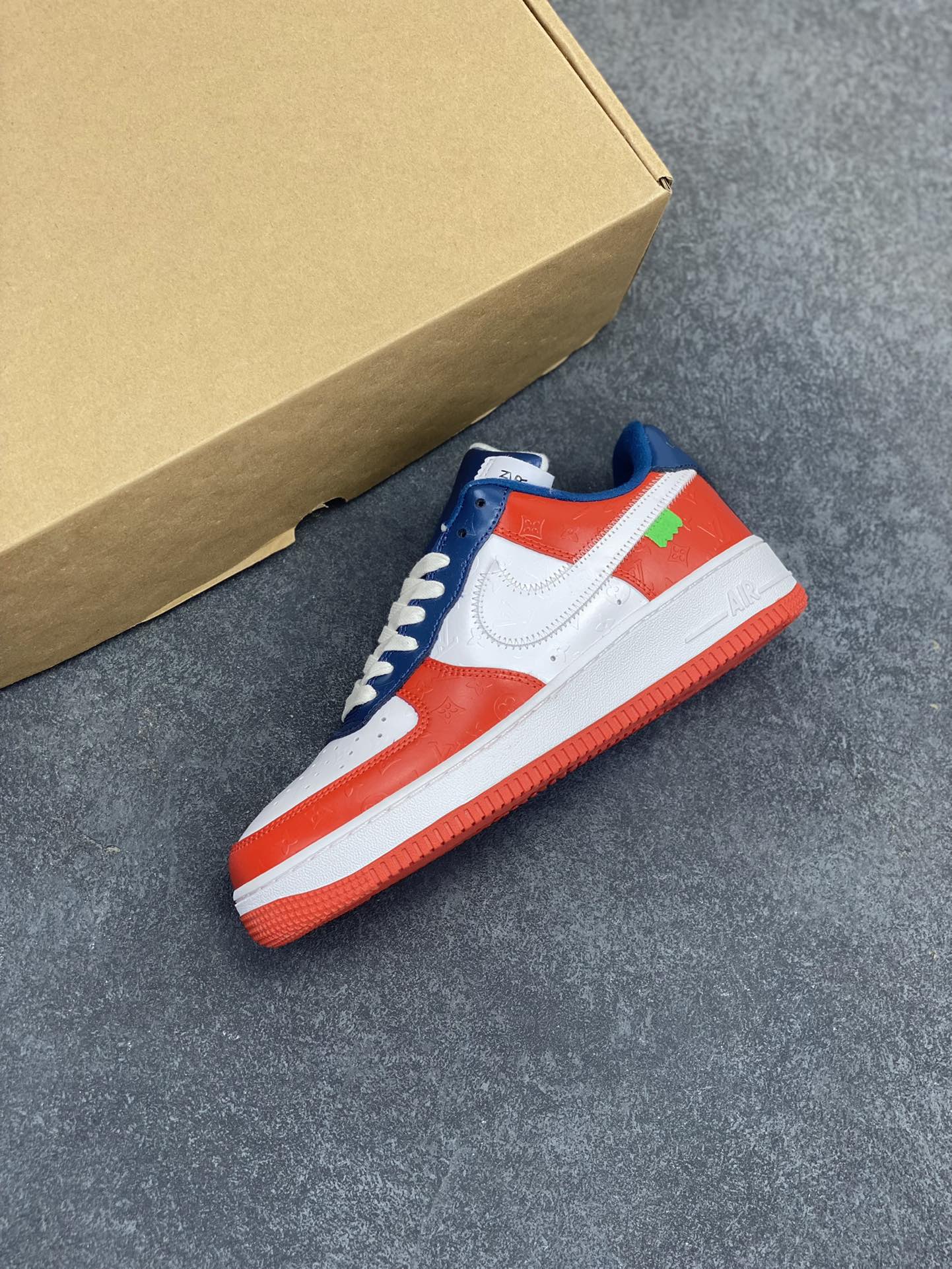 图片[7]-福利特价 NK Air Force 1 空军一号 LV联名 原楦头原纸板 打造纯正空军版型#专注外贸渠道 全掌内置蜂窝气垫 #原盒配件 原厂中底钢印、拉帮完美 货号：1A9V79 尺码：36 36.5 37.5 38 38.5 39 40 40.5 41 42 42.5 43 44 44.5 45-选品中心