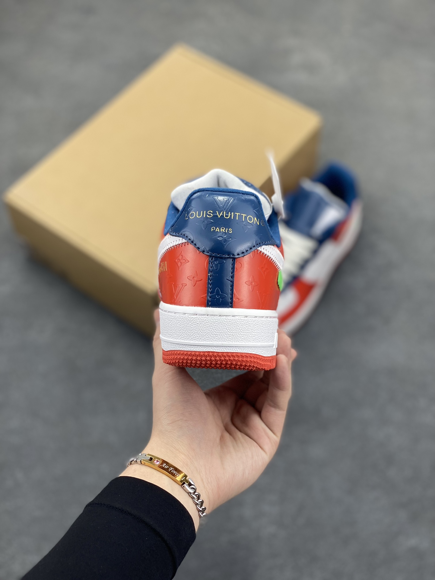 图片[4]-福利特价 NK Air Force 1 空军一号 LV联名 原楦头原纸板 打造纯正空军版型#专注外贸渠道 全掌内置蜂窝气垫 #原盒配件 原厂中底钢印、拉帮完美 货号：1A9V79 尺码：36 36.5 37.5 38 38.5 39 40 40.5 41 42 42.5 43 44 44.5 45-选品中心