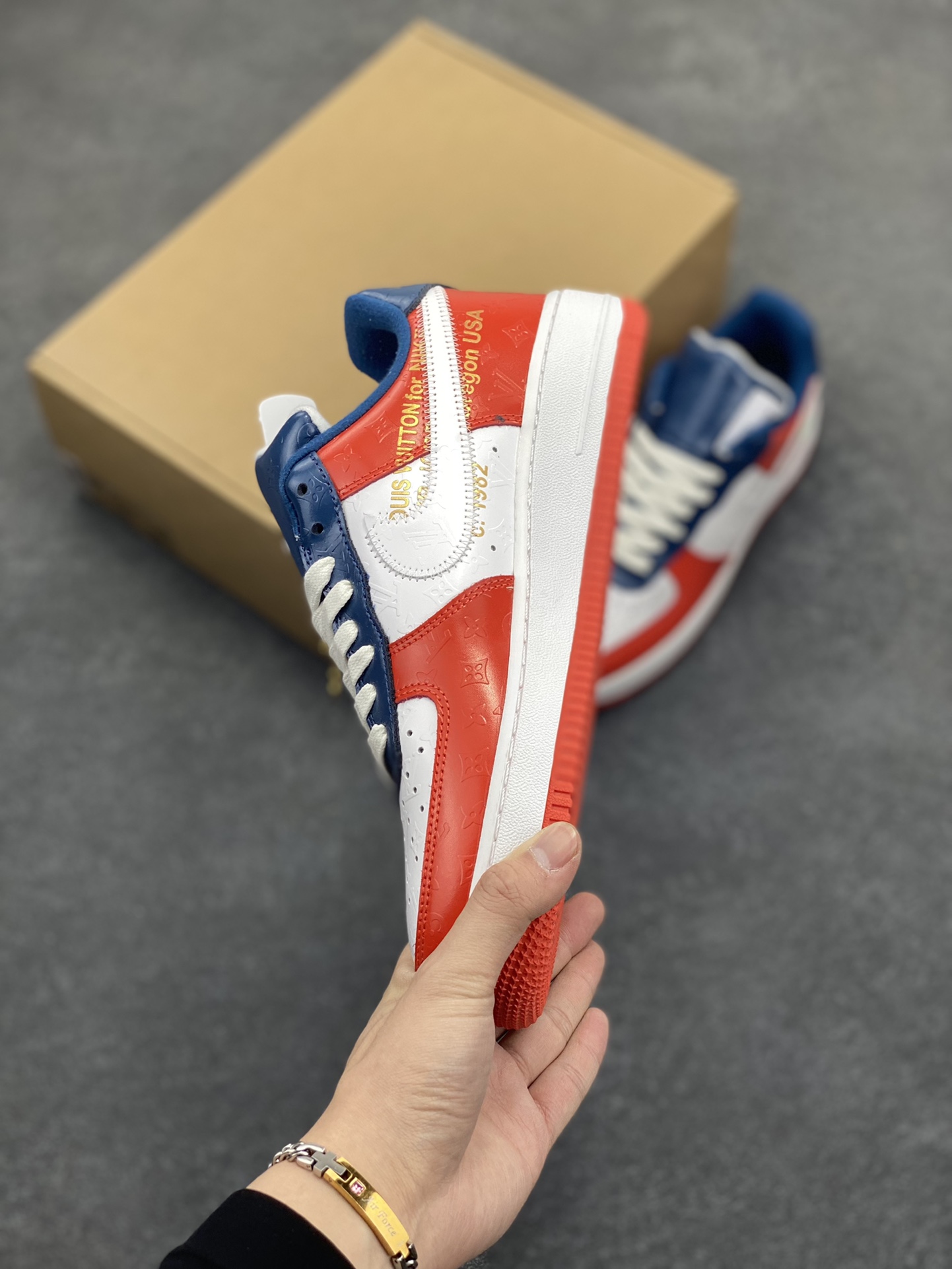 图片[3]-福利特价 NK Air Force 1 空军一号 LV联名 原楦头原纸板 打造纯正空军版型#专注外贸渠道 全掌内置蜂窝气垫 #原盒配件 原厂中底钢印、拉帮完美 货号：1A9V79 尺码：36 36.5 37.5 38 38.5 39 40 40.5 41 42 42.5 43 44 44.5 45-选品中心