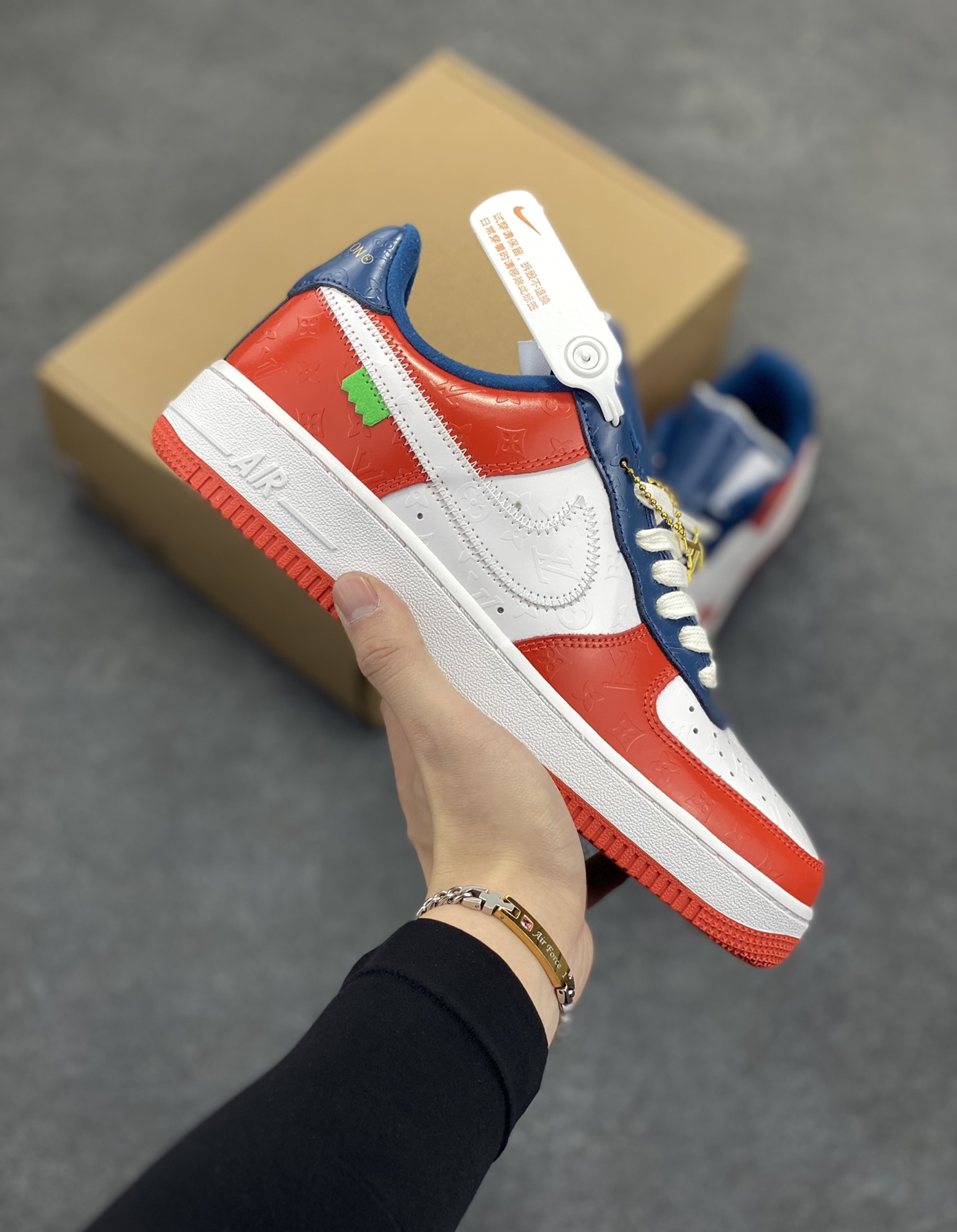 福利特价 NK Air Force 1 空军一号 LV联名 原楦头原纸板 打造纯正空军版型#专注外贸渠道 全掌内置蜂窝气垫 #原盒配件 原厂中底钢印、拉帮完美 货号:1A9V79 尺码:36 36.5 37.5 38 38.5 39 40 40.5 41 42 42.5 43 44 44.5 45-选品中心