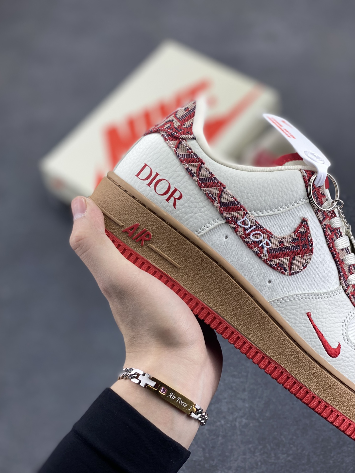 图片[6]-Nike Air Force 1 Low 空军一号低帮百搭休闲运动板鞋。柔软、弹性十足的缓震性能和出色的中底设计，横跨复古与现代的外型结合，造就出风靡全球三十多年的Force 1，直到今天还深受青睐。 货号：KK1988-049 尺码：36 37.5 38 39 40 40.5 41 42 42.5 43 44 45-选品中心