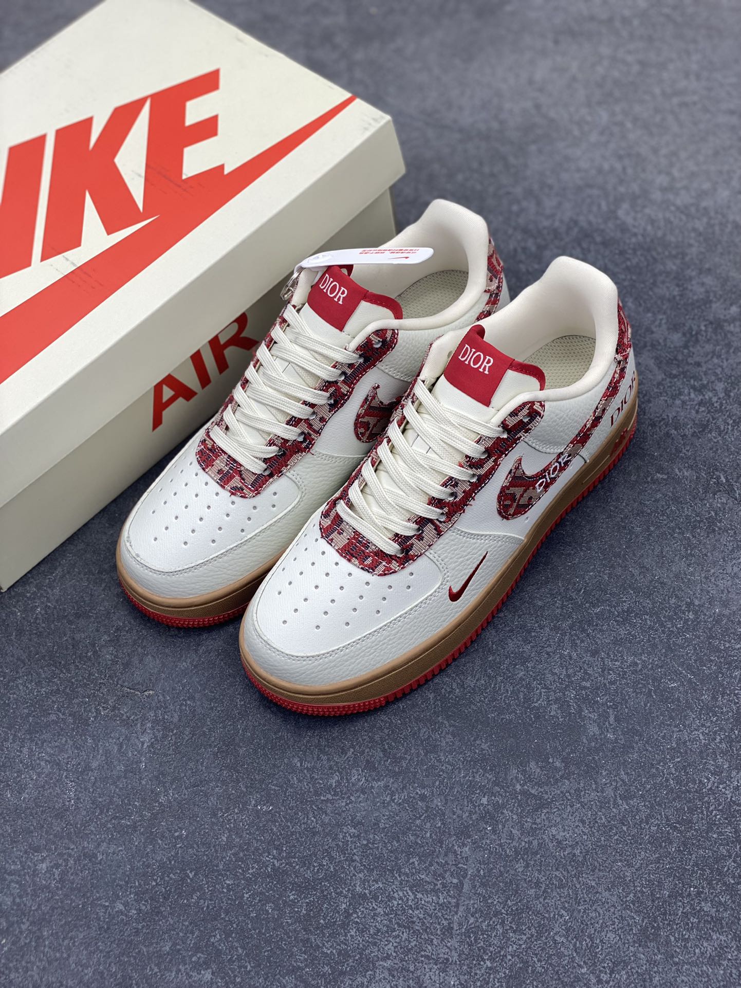 图片[8]-Nike Air Force 1 Low 空军一号低帮百搭休闲运动板鞋。柔软、弹性十足的缓震性能和出色的中底设计，横跨复古与现代的外型结合，造就出风靡全球三十多年的Force 1，直到今天还深受青睐。 货号：KK1988-049 尺码：36 37.5 38 39 40 40.5 41 42 42.5 43 44 45-选品中心