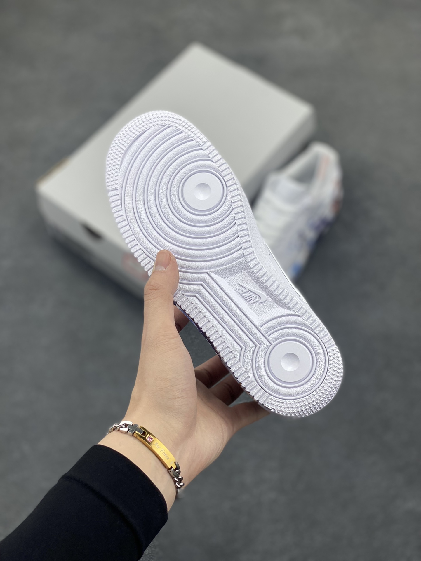 图片[5]-Air Force 1 Low 哪吒手绘涂鸦 原楦头原纸板 打造纯正空军版型 #专注外贸渠道 全掌内置蜂窝气垫 #原盒配件 原厂中底钢印、拉帮完美 货号：DD8959-100 尺码：36 36.5 37.5 38 38.5 39 40 40.5 41 42 42.5 43 44 44.5 45-选品中心