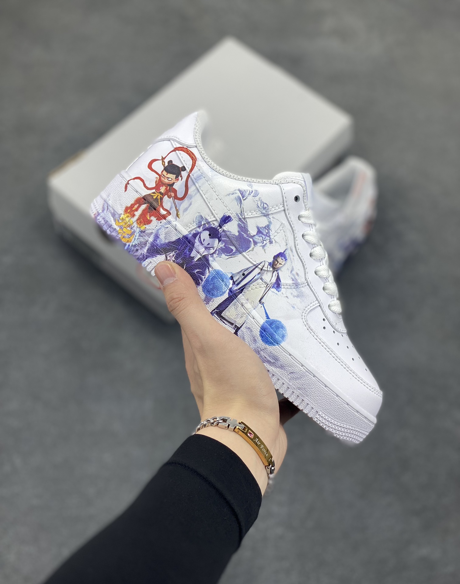 Air Force 1 Low 哪吒手绘涂鸦 原楦头原纸板 打造纯正空军版型 #专注外贸渠道 全掌内置蜂窝气垫 #原盒配件 原厂中底钢印、拉帮完美 货号:DD8959-100 尺码:36 36.5 37.5 38 38.5 39 40 40.5 41 42 42.5 43 44 44.5 45-选品中心