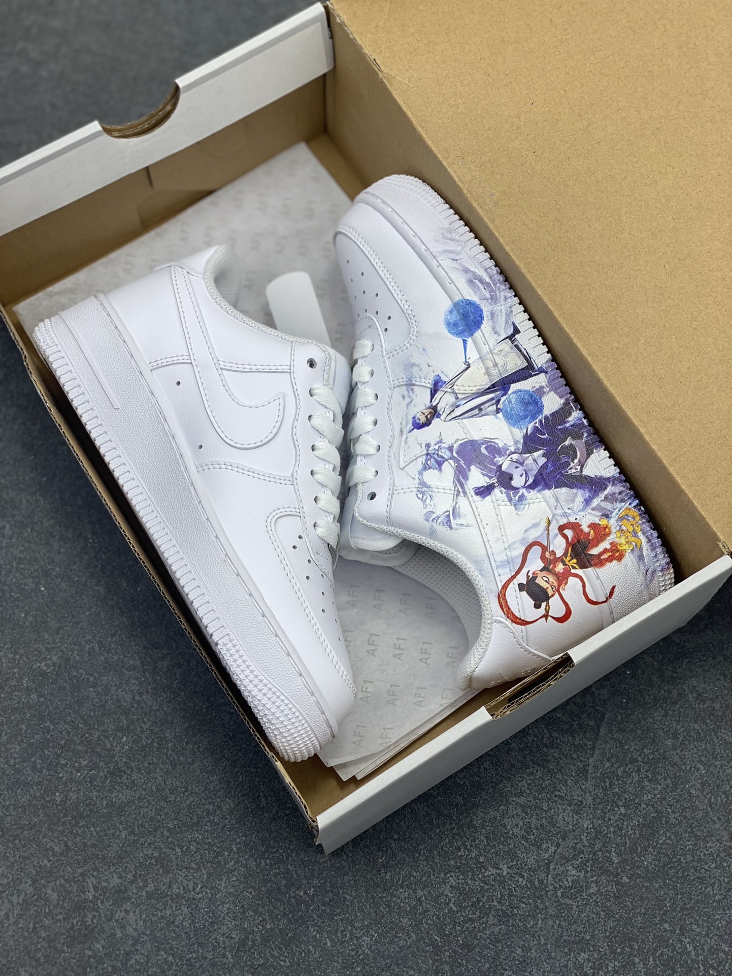 图片[9]-Air Force 1 Low 哪吒手绘涂鸦 原楦头原纸板 打造纯正空军版型 #专注外贸渠道 全掌内置蜂窝气垫 #原盒配件 原厂中底钢印、拉帮完美 货号：DD8959-100 尺码：36 36.5 37.5 38 38.5 39 40 40.5 41 42 42.5 43 44 44.5 45-选品中心