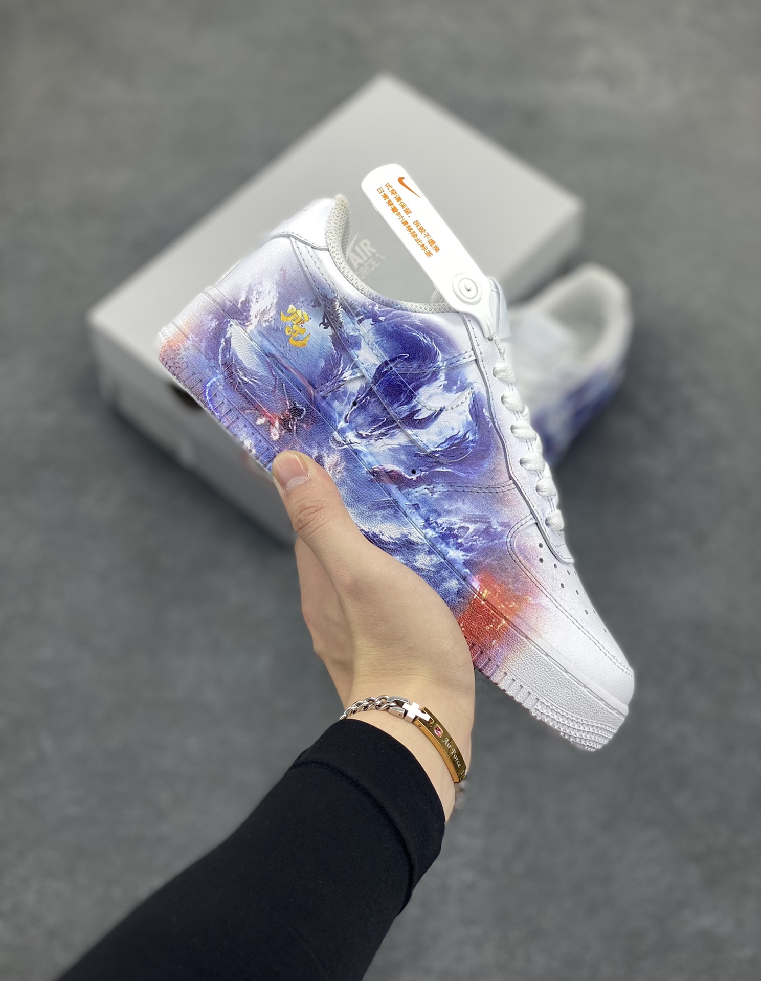 Air Force 1 Low 哪吒手绘涂鸦 原楦头原纸板 打造纯正空军版型 #专注外贸渠道 全掌内置蜂窝气垫 #原盒配件 原厂中底钢印、拉帮完美 货号:DD8959-100 尺码:36 36.5 37.5 38 38.5 39 40 40.5 41 42 42.5 43 44 44.5 45-选品中心