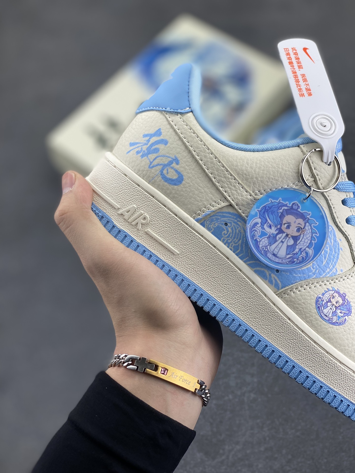 图片[6]-NIke Air Force 1 \’07 Low “哪吒联名——灵珠”空军一号 低帮 运动鞋 休闲鞋 折边针车 工艺难度大 原楦头原纸板 原装鞋盒 定制五金配件 内置全掌气垫 原厂鞋底 货号：KK1988-060 尺码：36 36.5 37.5 38 38.5 39 40 40.5 41 42 42.5 43 44 44.5 45-选品中心