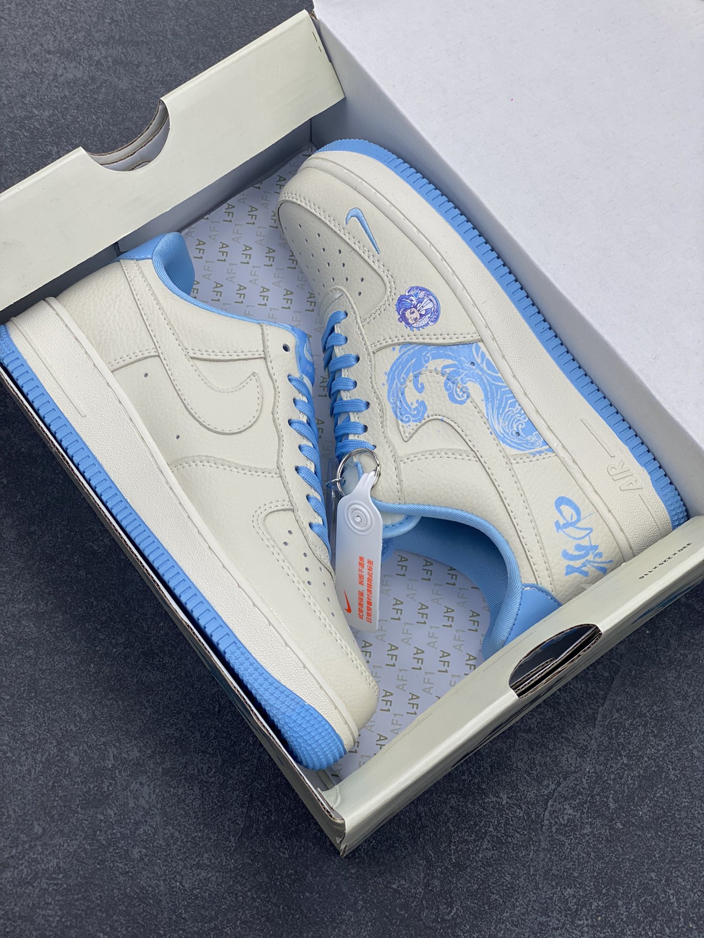 图片[9]-NIke Air Force 1 \’07 Low “哪吒联名——灵珠”空军一号 低帮 运动鞋 休闲鞋 折边针车 工艺难度大 原楦头原纸板 原装鞋盒 定制五金配件 内置全掌气垫 原厂鞋底 货号：KK1988-060 尺码：36 36.5 37.5 38 38.5 39 40 40.5 41 42 42.5 43 44 44.5 45-选品中心