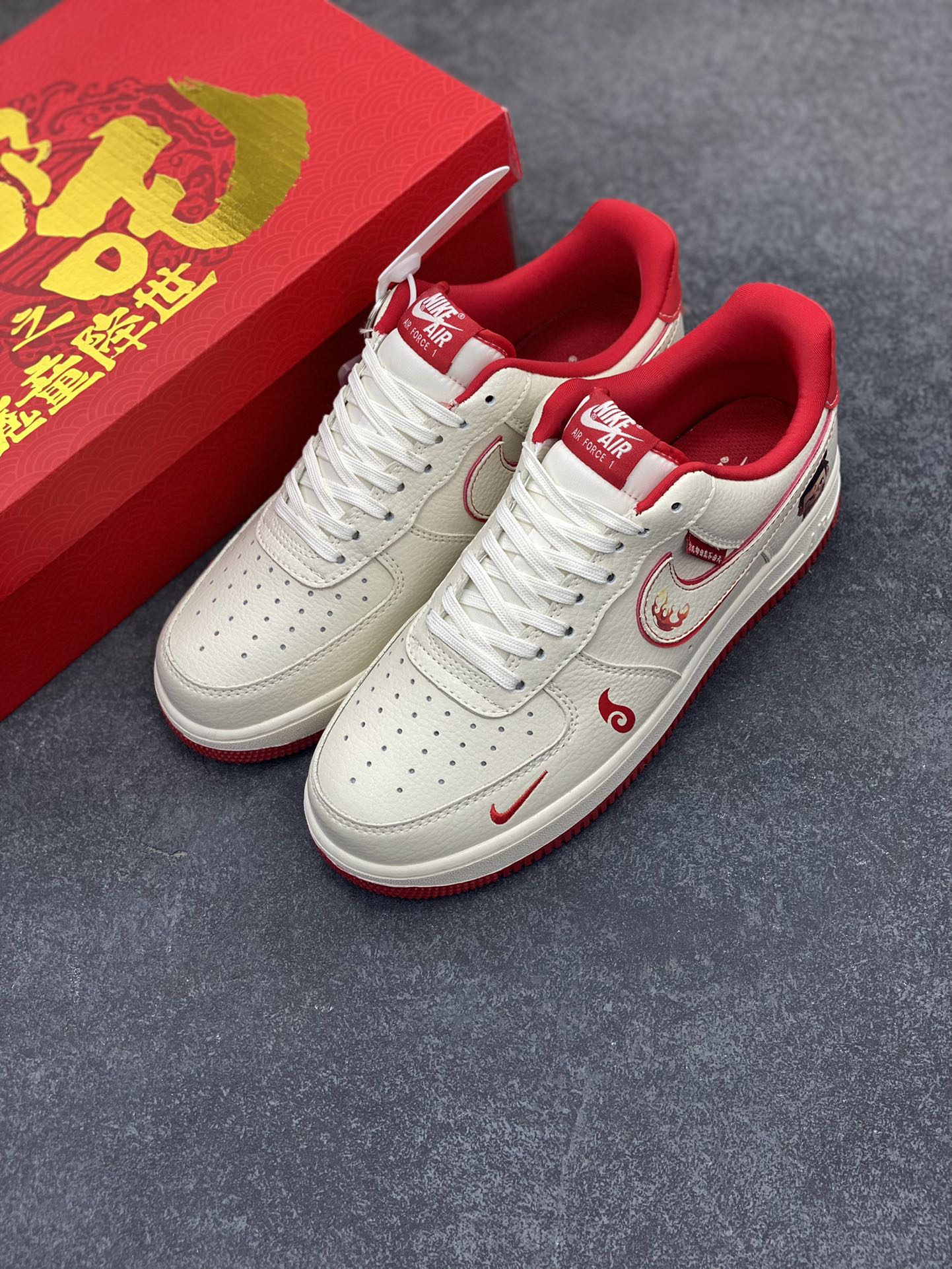 图片[8]-NIke Air Force 1 \’07 Low “哪吒联名——魔丸”空军一号 低帮 运动鞋 休闲鞋 折边针车 工艺难度大 原楦头原纸板 原装鞋盒 定制五金配件 内置全掌气垫 原厂鞋底 货号：KK1988-059 尺码：36 36.5 37.5 38 38.5 39 40 40.5 41 42 42.5 43 44 44.5 45-选品中心