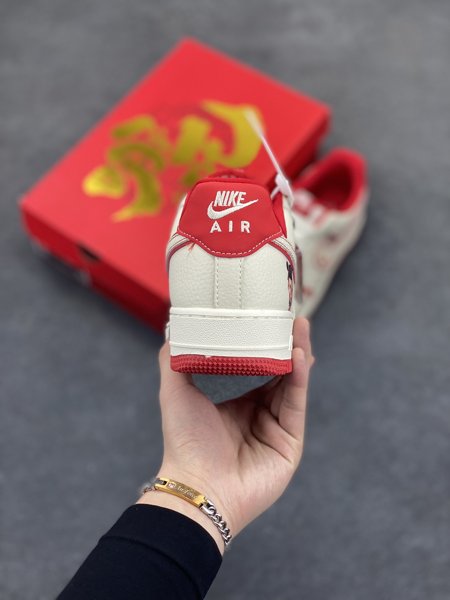 图片[4]-NIke Air Force 1 \’07 Low “哪吒联名——魔丸”空军一号 低帮 运动鞋 休闲鞋 折边针车 工艺难度大 原楦头原纸板 原装鞋盒 定制五金配件 内置全掌气垫 原厂鞋底 货号：KK1988-059 尺码：36 36.5 37.5 38 38.5 39 40 40.5 41 42 42.5 43 44 44.5 45-选品中心