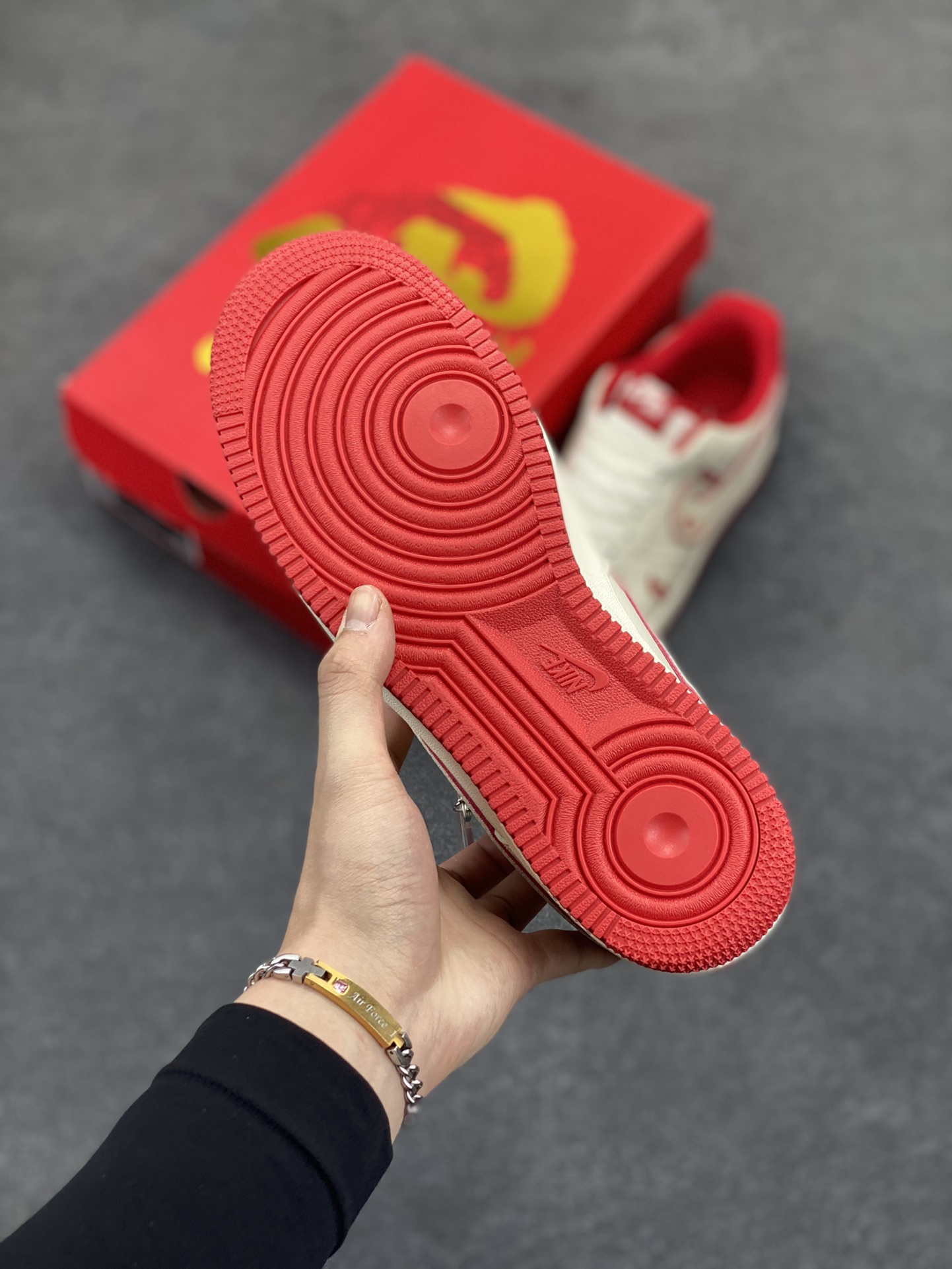 图片[5]-NIke Air Force 1 \’07 Low “哪吒联名——魔丸”空军一号 低帮 运动鞋 休闲鞋 折边针车 工艺难度大 原楦头原纸板 原装鞋盒 定制五金配件 内置全掌气垫 原厂鞋底 货号：KK1988-059 尺码：36 36.5 37.5 38 38.5 39 40 40.5 41 42 42.5 43 44 44.5 45-选品中心