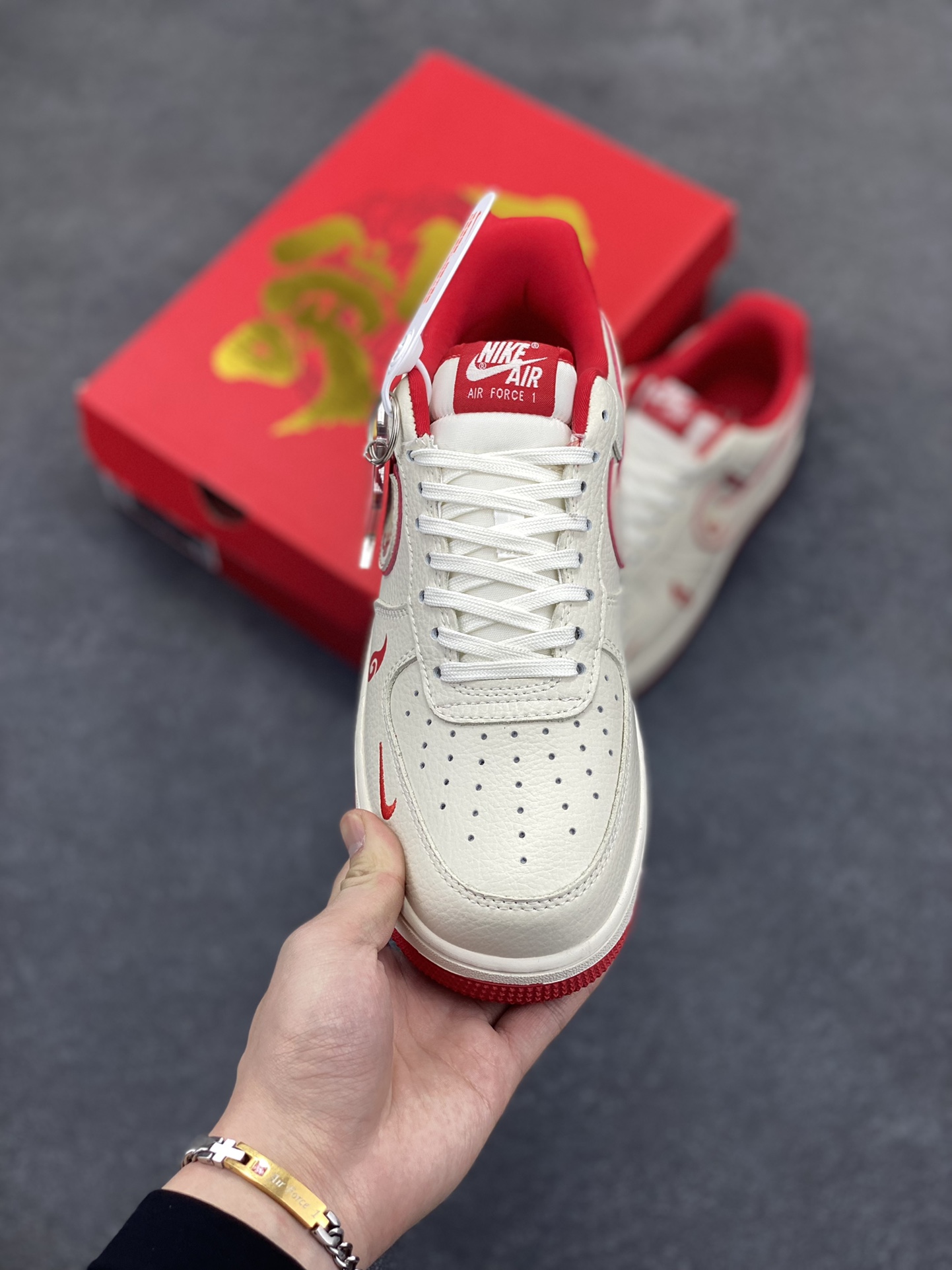 图片[2]-NIke Air Force 1 \’07 Low “哪吒联名——魔丸”空军一号 低帮 运动鞋 休闲鞋 折边针车 工艺难度大 原楦头原纸板 原装鞋盒 定制五金配件 内置全掌气垫 原厂鞋底 货号：KK1988-059 尺码：36 36.5 37.5 38 38.5 39 40 40.5 41 42 42.5 43 44 44.5 45-选品中心