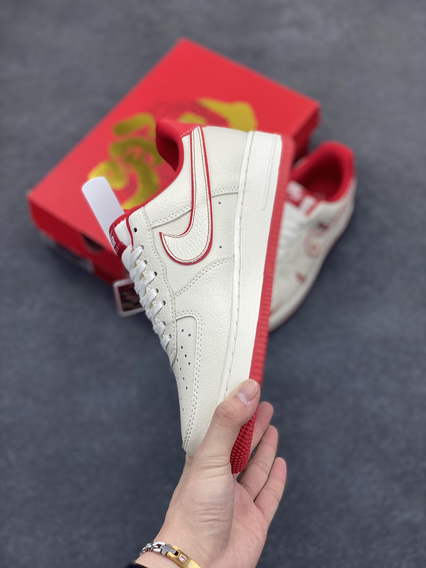 图片[3]-NIke Air Force 1 \’07 Low “哪吒联名——魔丸”空军一号 低帮 运动鞋 休闲鞋 折边针车 工艺难度大 原楦头原纸板 原装鞋盒 定制五金配件 内置全掌气垫 原厂鞋底 货号：KK1988-059 尺码：36 36.5 37.5 38 38.5 39 40 40.5 41 42 42.5 43 44 44.5 45-选品中心