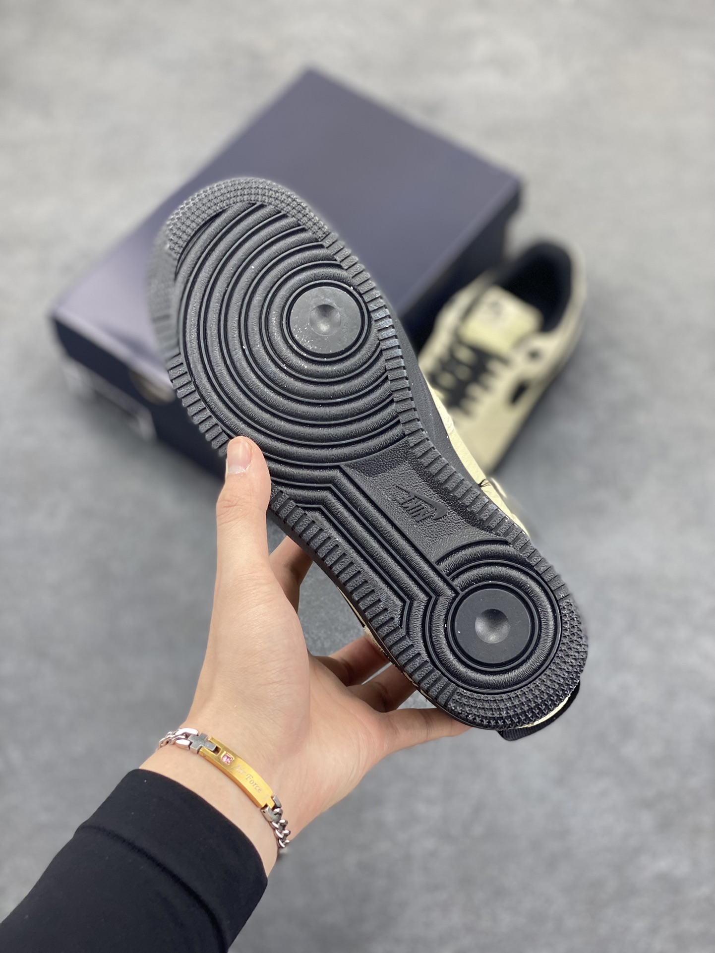 图片[5]-Air Force 1 Low 黑棕 原楦头原纸板 打造纯正空军版型 #专注外贸渠道 全掌内置蜂窝气垫 #原盒配件 原厂中底钢印、拉帮完美 货号：HV6526-200 尺码：36 36.5 37.5 38 38.5 39 40 40.5 41 42 42.5 43 44 44.5 45-选品中心