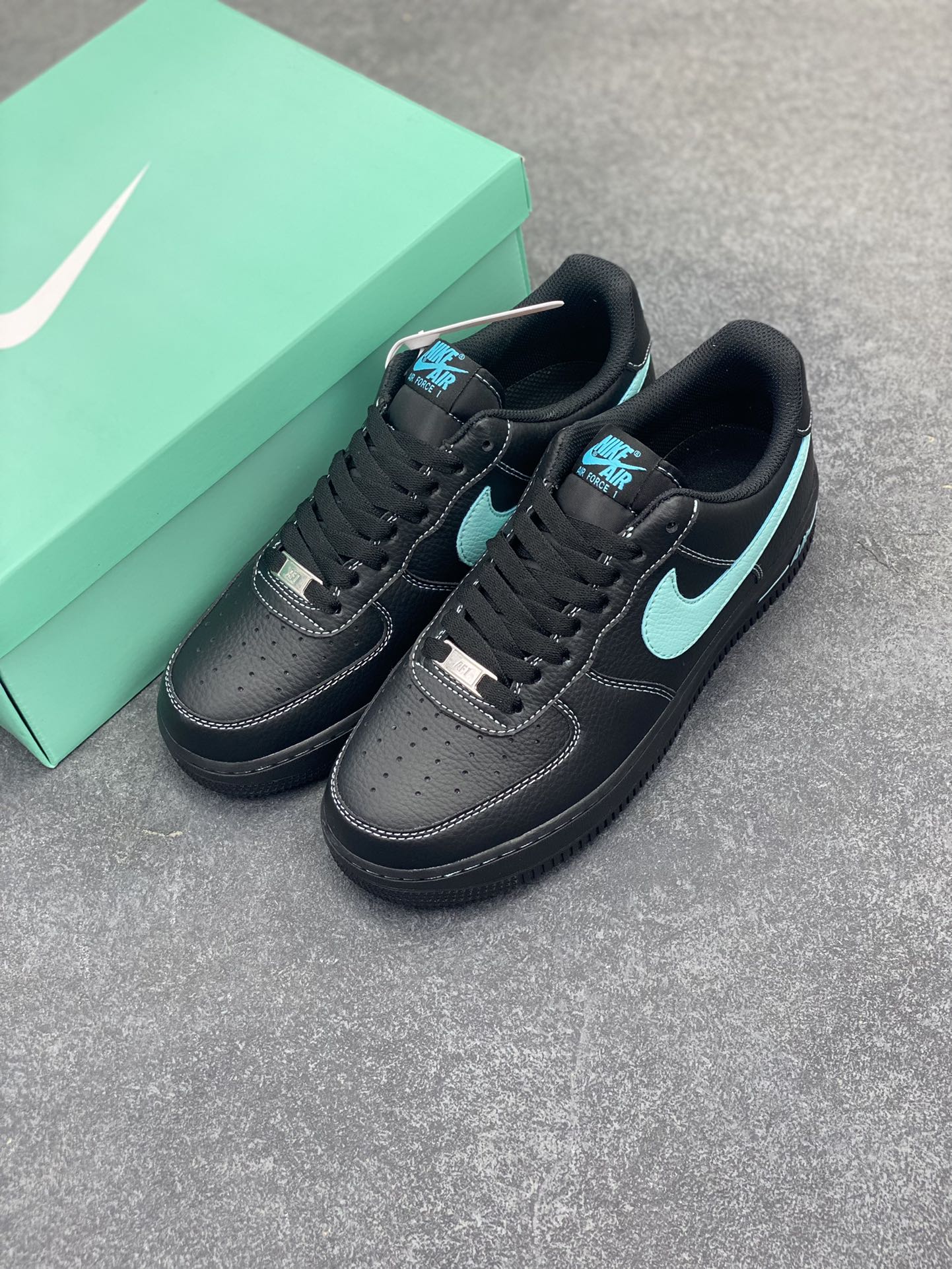 图片[8]-Nike Air Force 1 Premium 蒂夫尼 配色 空军一号中帮休闲板鞋 定制皮料 原楦头原纸板 纯正版型 内置全掌气垫 货号：HQ2037-002 尺码：36 36.5 37.5 38 38.5 39 40 40.5 41 42 42.5 43 44 44.5 45-选品中心