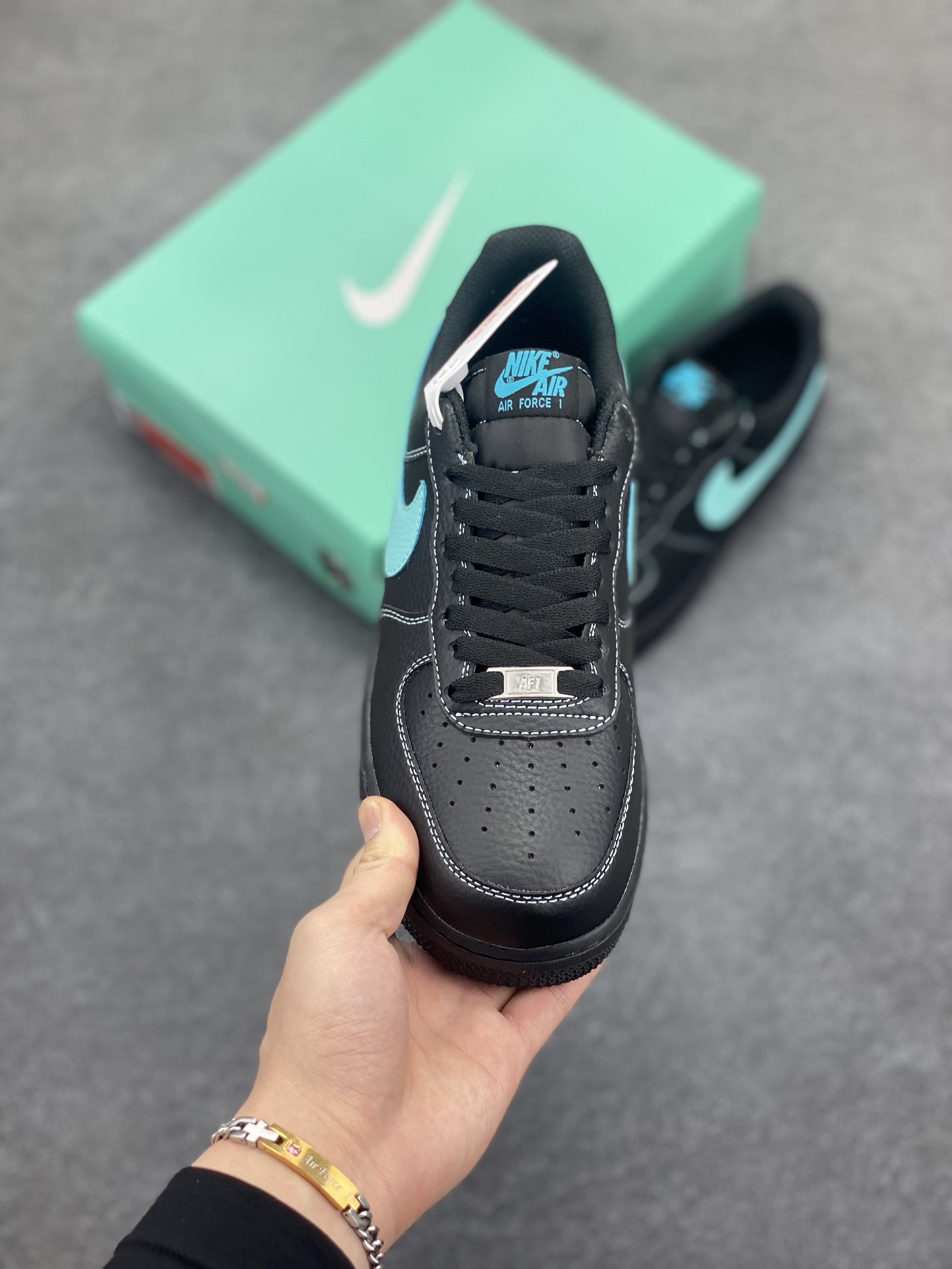 图片[2]-Nike Air Force 1 Premium 蒂夫尼 配色 空军一号中帮休闲板鞋 定制皮料 原楦头原纸板 纯正版型 内置全掌气垫 货号：HQ2037-002 尺码：36 36.5 37.5 38 38.5 39 40 40.5 41 42 42.5 43 44 44.5 45-选品中心
