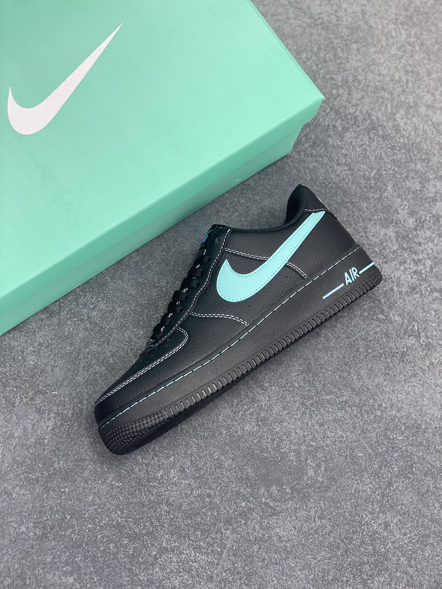 图片[7]-Nike Air Force 1 Premium 蒂夫尼 配色 空军一号中帮休闲板鞋 定制皮料 原楦头原纸板 纯正版型 内置全掌气垫 货号：HQ2037-002 尺码：36 36.5 37.5 38 38.5 39 40 40.5 41 42 42.5 43 44 44.5 45-选品中心