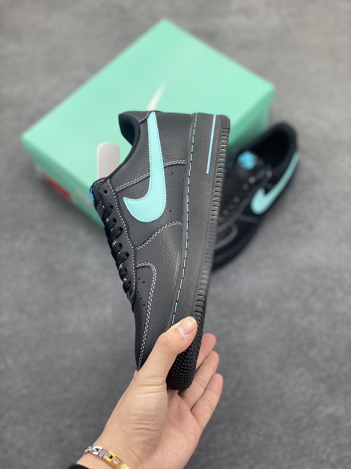 图片[3]-Nike Air Force 1 Premium 蒂夫尼 配色 空军一号中帮休闲板鞋 定制皮料 原楦头原纸板 纯正版型 内置全掌气垫 货号：HQ2037-002 尺码：36 36.5 37.5 38 38.5 39 40 40.5 41 42 42.5 43 44 44.5 45-选品中心