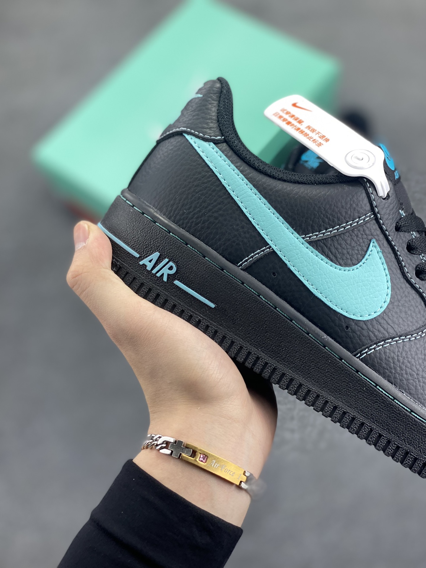 图片[6]-Nike Air Force 1 Premium 蒂夫尼 配色 空军一号中帮休闲板鞋 定制皮料 原楦头原纸板 纯正版型 内置全掌气垫 货号：HQ2037-002 尺码：36 36.5 37.5 38 38.5 39 40 40.5 41 42 42.5 43 44 44.5 45-选品中心