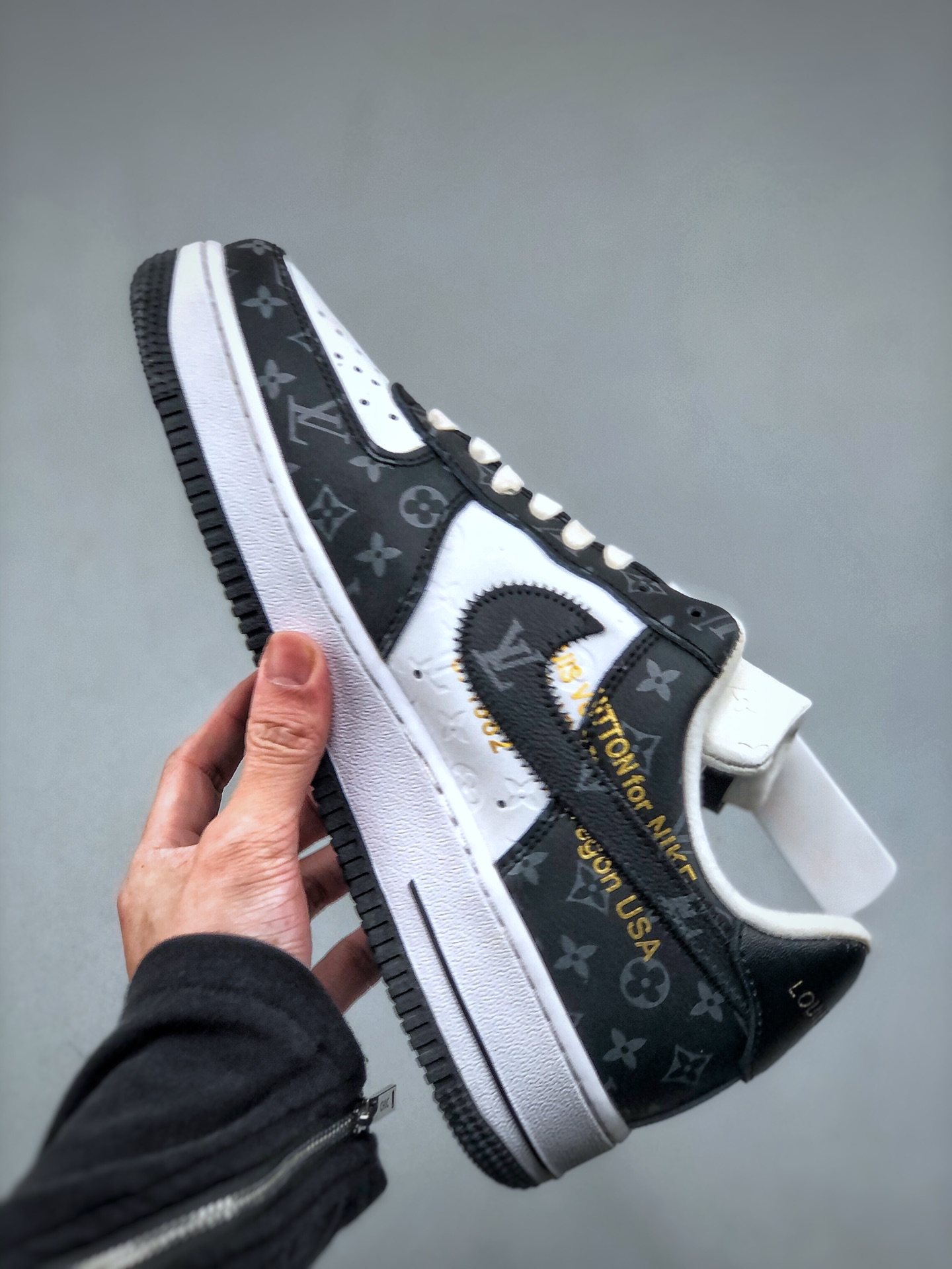 💰真标190💰公司级260💰纯原360AD Originals Superstar 贝壳头 白黑采用全新头层拼接皮革材质 后跟采用特色3D立体印字 渠道正品订单 诠释市场最高工艺水平全鞋进口头层皮料打造。区别市面普通真标版本,进出专柜无压力 货号:JH5469 尺码:35-45(半)Lv x Nike Air Force 1 Low 路易斯威登驴牌LV联名 空军一号低帮运动休闲板鞋 原楦头原纸板 打造纯正空军版型#专注外贸渠道 全掌内置蜂窝气垫 #原盒配件 中底钢印、拉帮完美 货号:1A9V80 尺码:36-45(半)