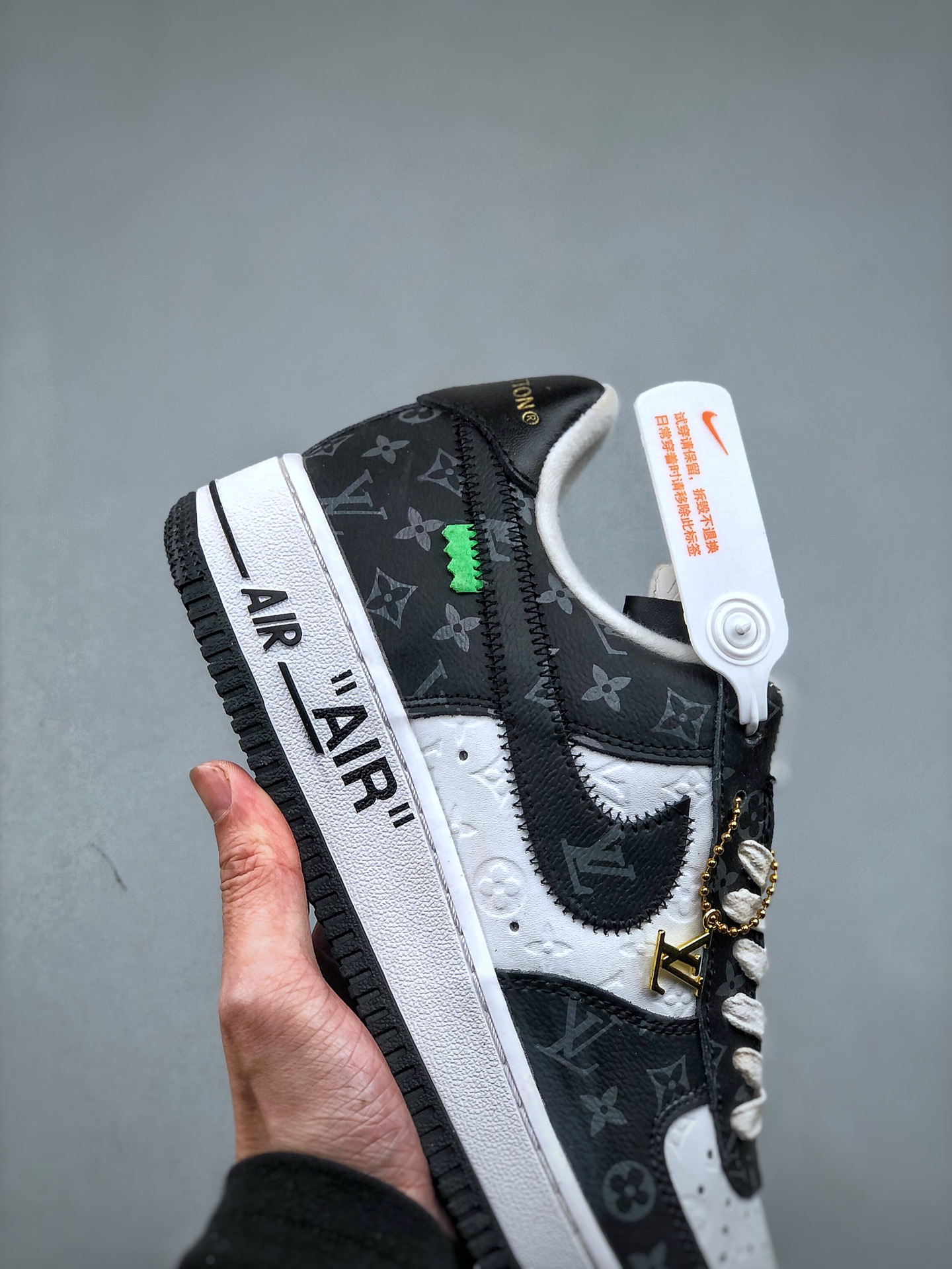 💰真标190💰公司级260💰纯原360AD Originals Superstar 贝壳头 白黑采用全新头层拼接皮革材质 后跟采用特色3D立体印字 渠道正品订单 诠释市场最高工艺水平全鞋进口头层皮料打造。区别市面普通真标版本,进出专柜无压力 货号:JH5469 尺码:35-45(半)Lv x Nike Air Force 1 Low 路易斯威登驴牌LV联名 空军一号低帮运动休闲板鞋 原楦头原纸板 打造纯正空军版型#专注外贸渠道 全掌内置蜂窝气垫 #原盒配件 中底钢印、拉帮完美 货号:1A9V80 尺码:36-45(半)