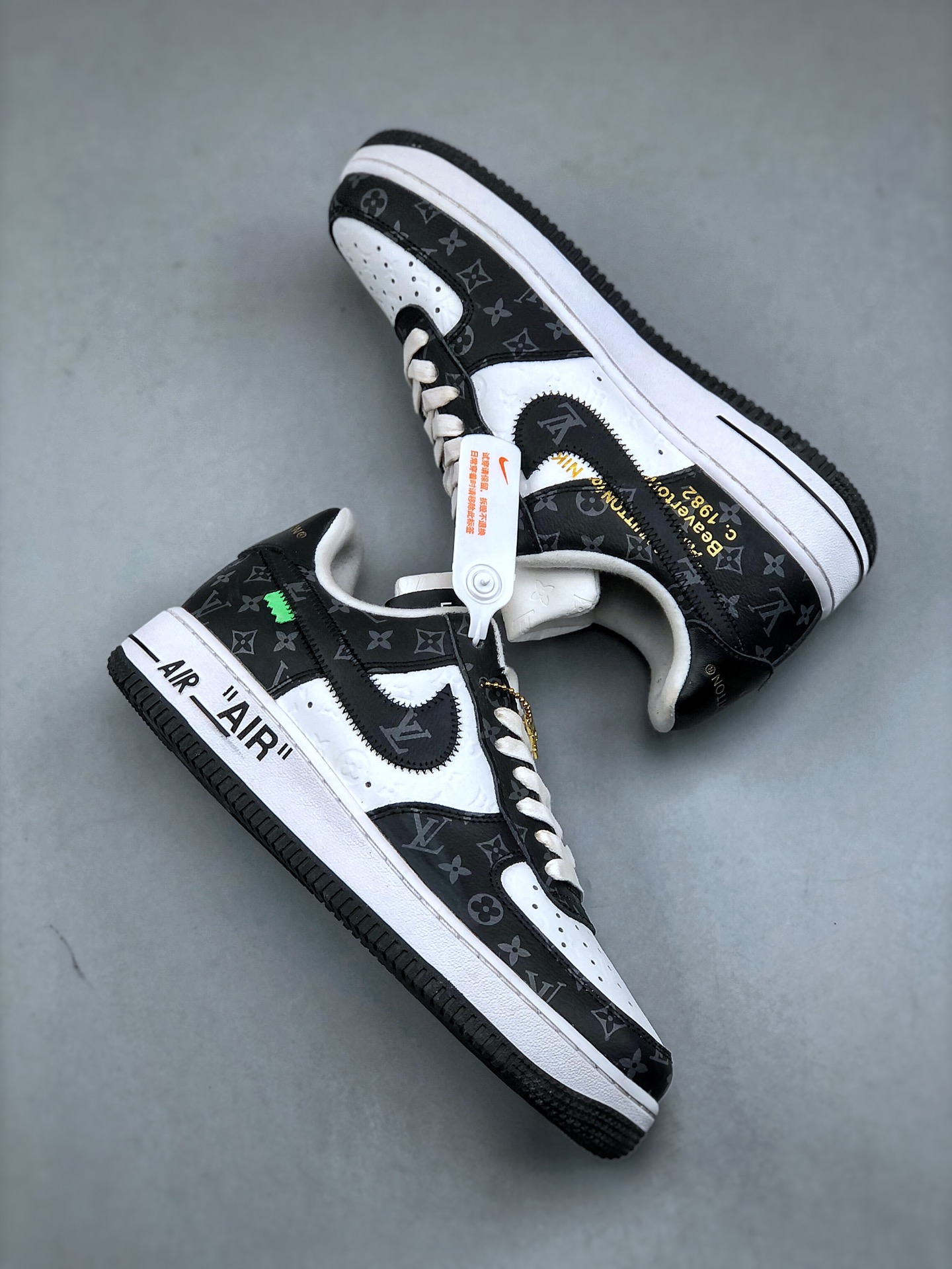 💰真标190💰公司级260💰纯原360AD Originals Superstar 贝壳头 白黑采用全新头层拼接皮革材质 后跟采用特色3D立体印字 渠道正品订单 诠释市场最高工艺水平全鞋进口头层皮料打造。区别市面普通真标版本,进出专柜无压力 货号:JH5469 尺码:35-45(半)Lv x Nike Air Force 1 Low 路易斯威登驴牌LV联名 空军一号低帮运动休闲板鞋 原楦头原纸板 打造纯正空军版型#专注外贸渠道 全掌内置蜂窝气垫 #原盒配件 中底钢印、拉帮完美 货号:1A9V80 尺码:36-45(半)