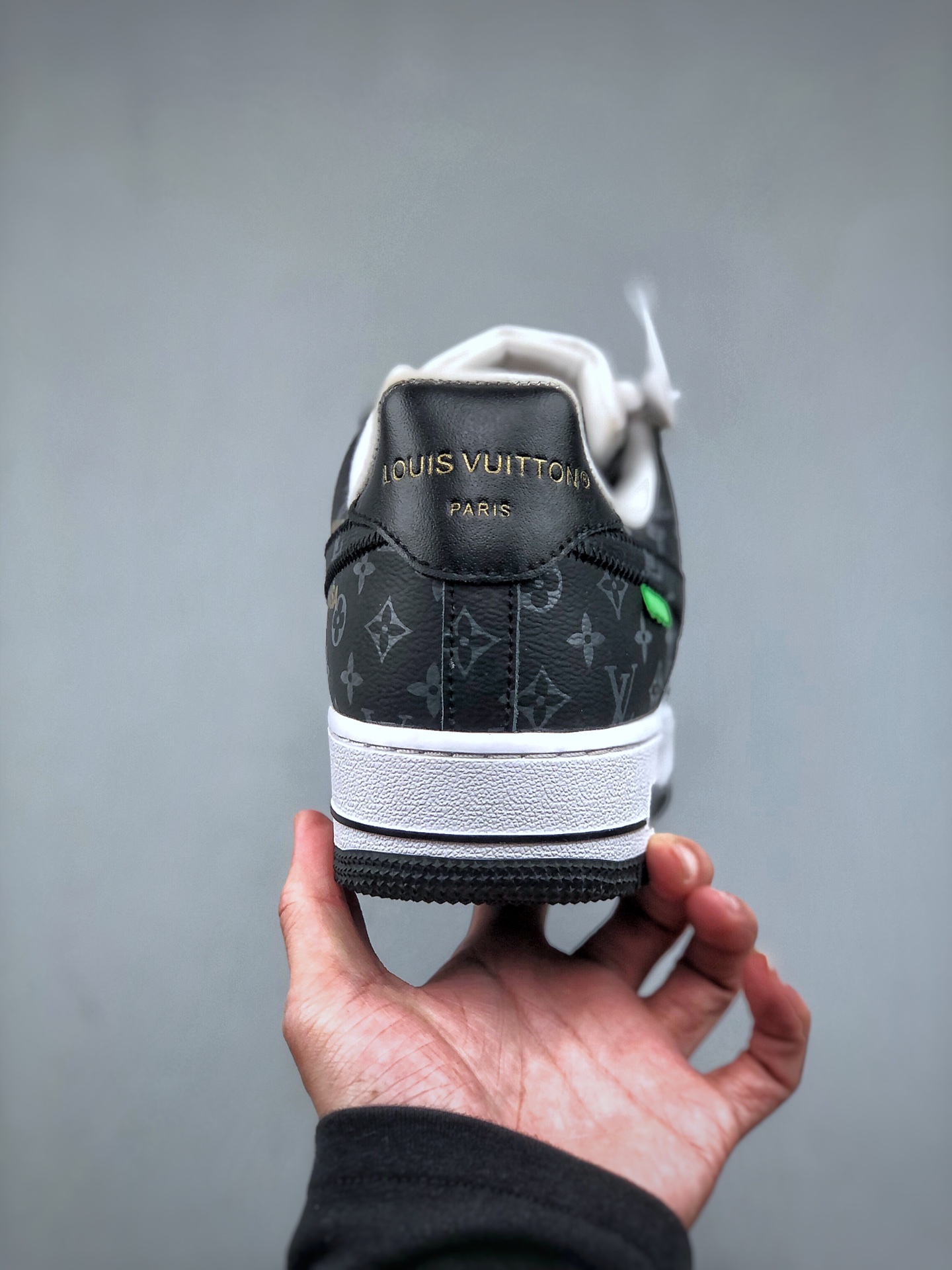 💰真标190💰公司级260💰纯原360AD Originals Superstar 贝壳头 白黑采用全新头层拼接皮革材质 后跟采用特色3D立体印字 渠道正品订单 诠释市场最高工艺水平全鞋进口头层皮料打造。区别市面普通真标版本,进出专柜无压力 货号:JH5469 尺码:35-45(半)Lv x Nike Air Force 1 Low 路易斯威登驴牌LV联名 空军一号低帮运动休闲板鞋 原楦头原纸板 打造纯正空军版型#专注外贸渠道 全掌内置蜂窝气垫 #原盒配件 中底钢印、拉帮完美 货号:1A9V80 尺码:36-45(半)