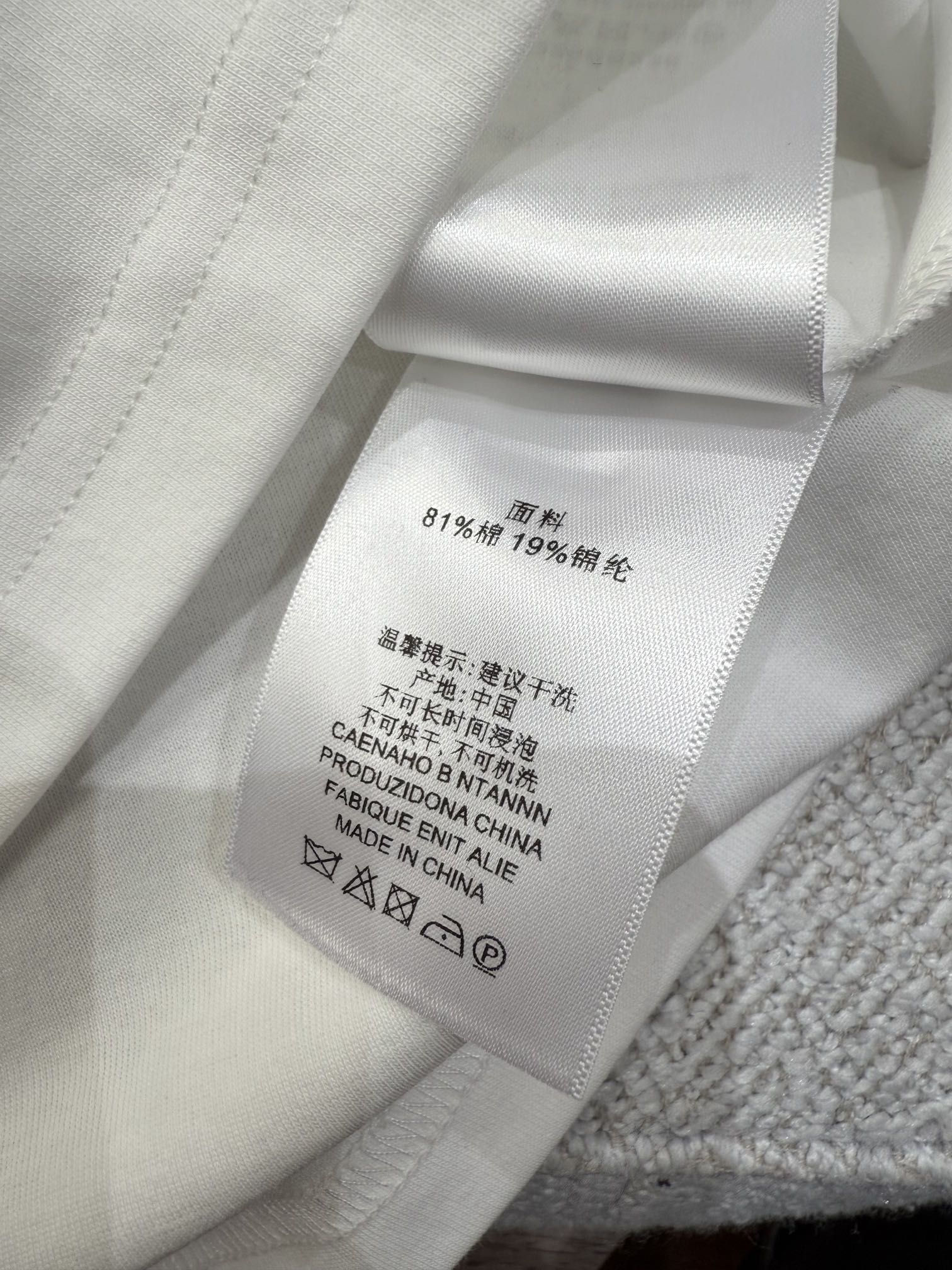 Fashion Update: P449 Female Suit & Warren T-shirt Spring Collection Highlights - 图片 8