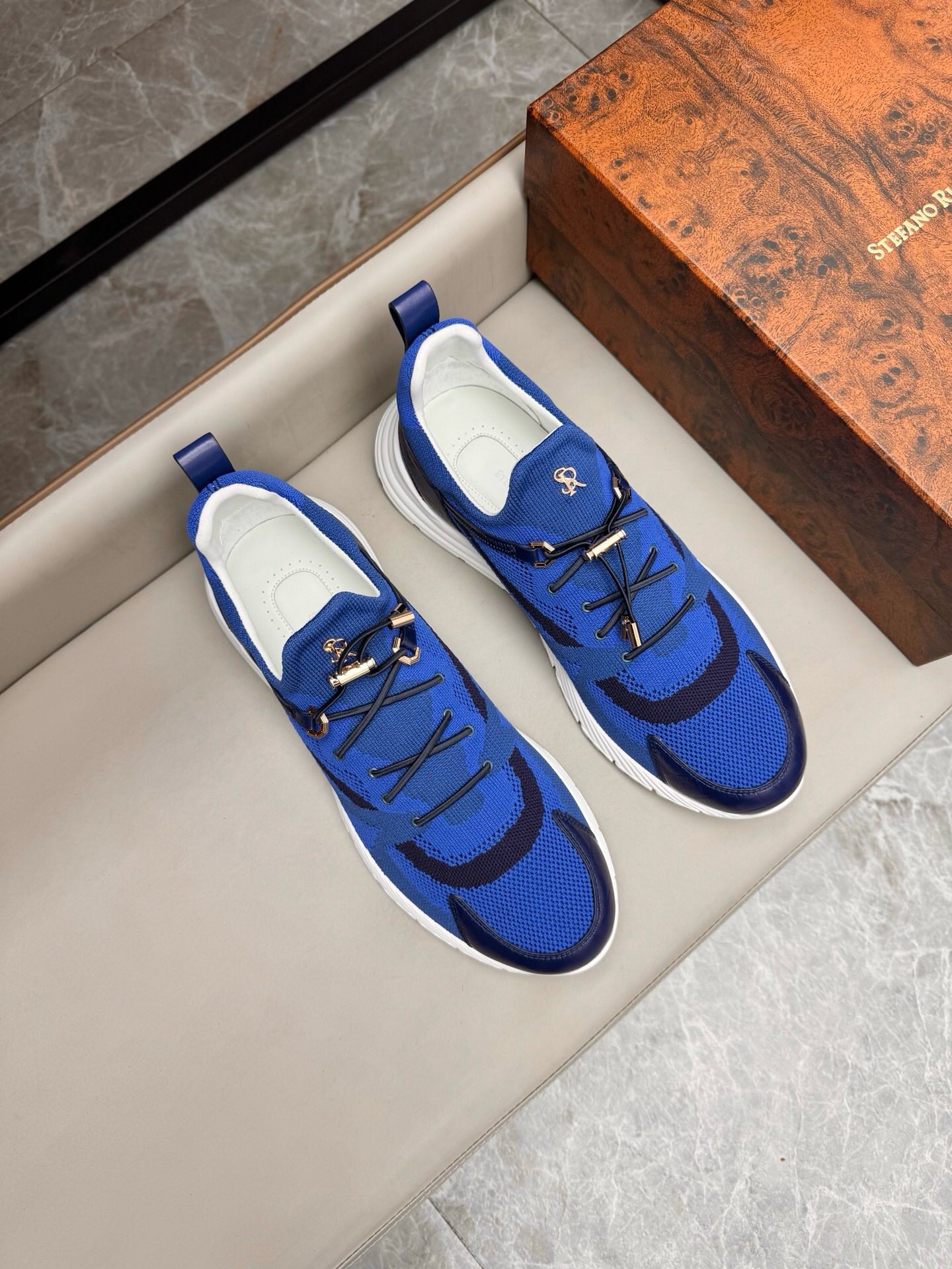 NO:221984,Original quality! Stefano Ricci men's casual leather shoes. They use imported original calfskin spliced ​​flying mesh, cowhide inner lining. The leather is soft and delicate, and the comfort is excellent!  Ultra-light foamed outsole. 39-44 customized 38.45.46.47, Stephen - casual shoes, cowhide19860909原版品质!Stefano Ricci（史蒂芬）男士休闲皮鞋.采用进口原版小牛皮拼接飞织网,牛皮内里 皮质柔软细腻,舒适度极好！超轻的发泡大底.39-44定做38.45.46.47,史蒂芬-休闲鞋,cowhide,Men's shoes