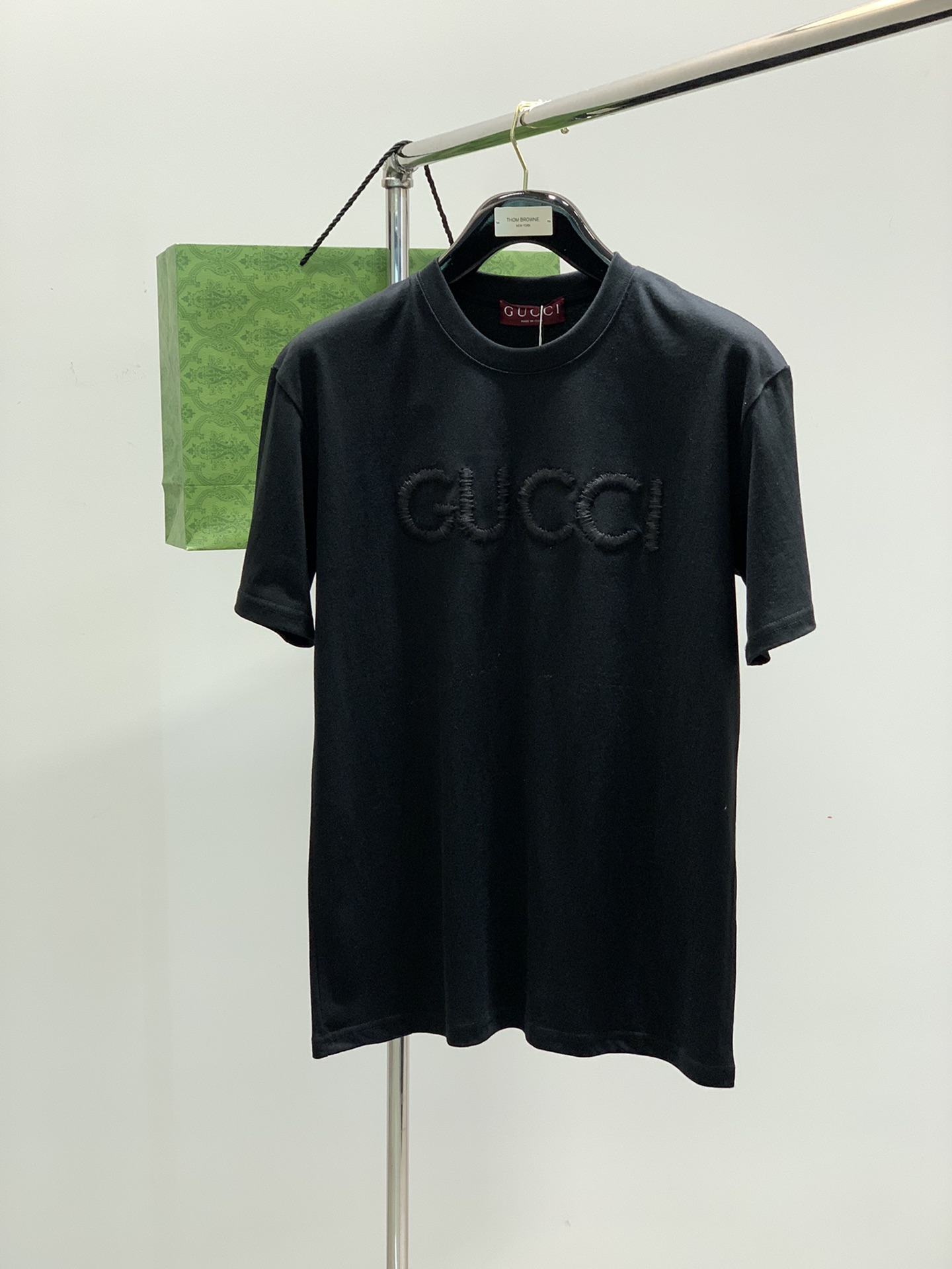 NO:127327,,Gucci, the latest summer model, available at the counter at the same time, original single product, fashionable and casual round neck short-sleeved T-shirt, very distinctive on the upper body!  Eye-catching and highlighted, imported original fabric, top-grade embroidery craft letter pattern decorative logo, simple but not lacking in fashion, classic and atmospheric, comfortable and breathable, handsome and stylish on the upper body, 2 colors recommended, S-XL, gucci, gucci, T-shirt, tees, t-shirt, alexander wang19860909,Gucci 古驰,夏季最新款,专柜同步有售,原单狠货,时尚休闲圆领短袖T恤,上身很有特点！吸睛而有亮点,进口原版面料,顶级刺绣工艺字母图案装饰Logo,简单而不失时尚,经典大气,舒适透气,上身帅气有型,2色推荐,码数S-XL,,gucci,gucci,T-shirt,tees，t-shirt,alexander wang,Men's clothing